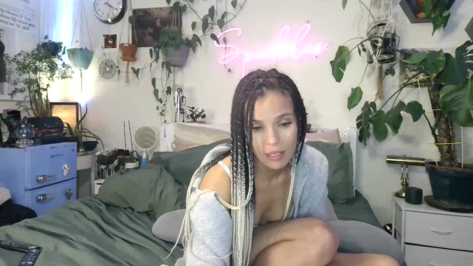 Gallery image thumbnail from SPARKL3S's myfreecams stream on, 02/10/2025, 09:10 image 6 of 20