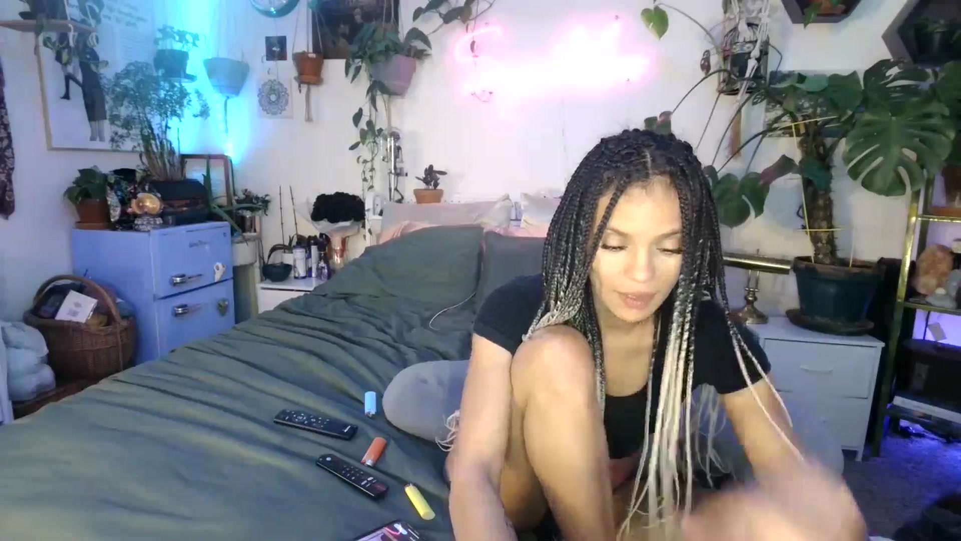 Gallery image thumbnail from SPARKL3S's myfreecams stream on, 02/23/2025, 12:36 image 17 of 20
