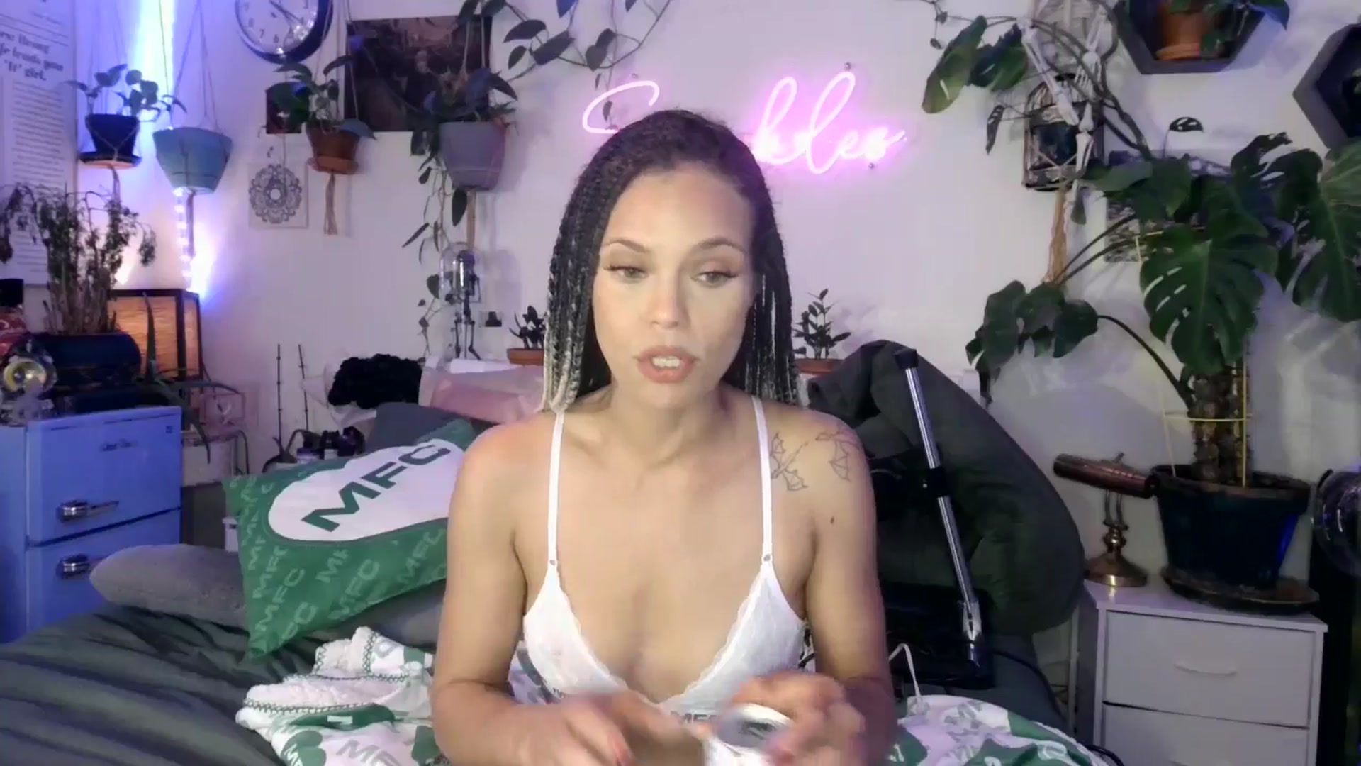 Gallery image thumbnail from SPARKL3S's myfreecams stream on, 03/07/2025, 08:45 image 18 of 20