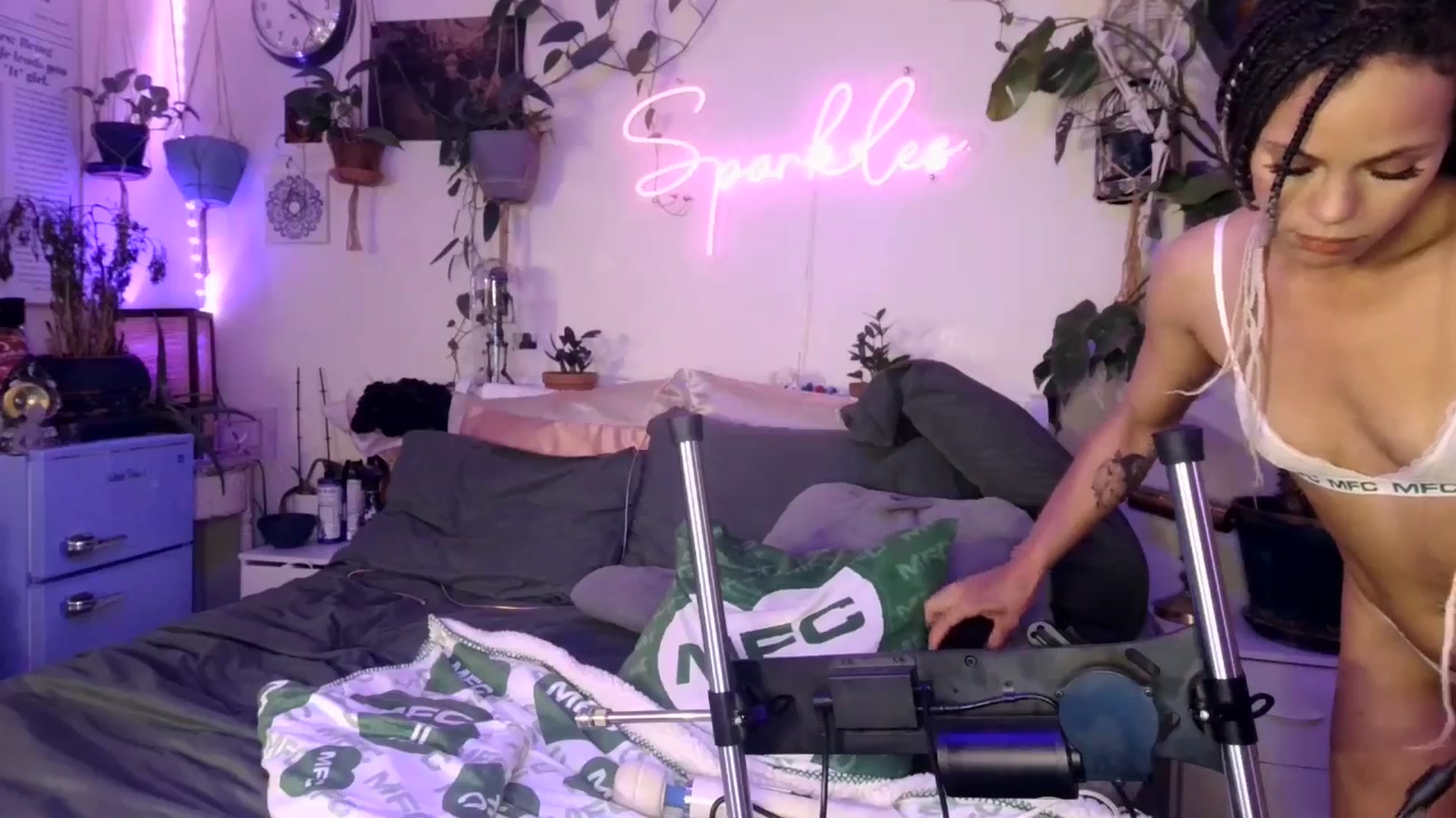 Gallery image thumbnail from SPARKL3S's myfreecams stream on, 03/07/2025, 08:45 image 11 of 20