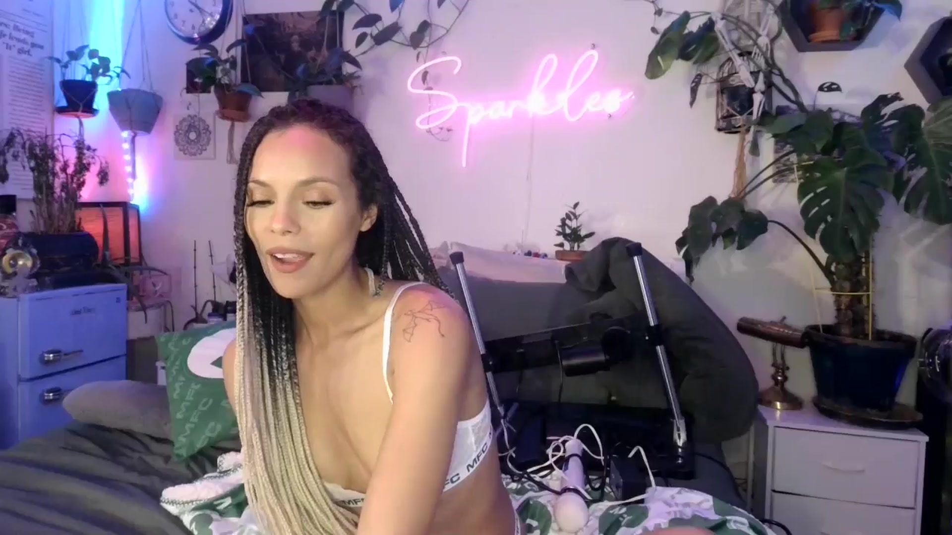 Gallery image thumbnail from SPARKL3S's myfreecams stream on, 03/07/2025, 08:45 image 13 of 20