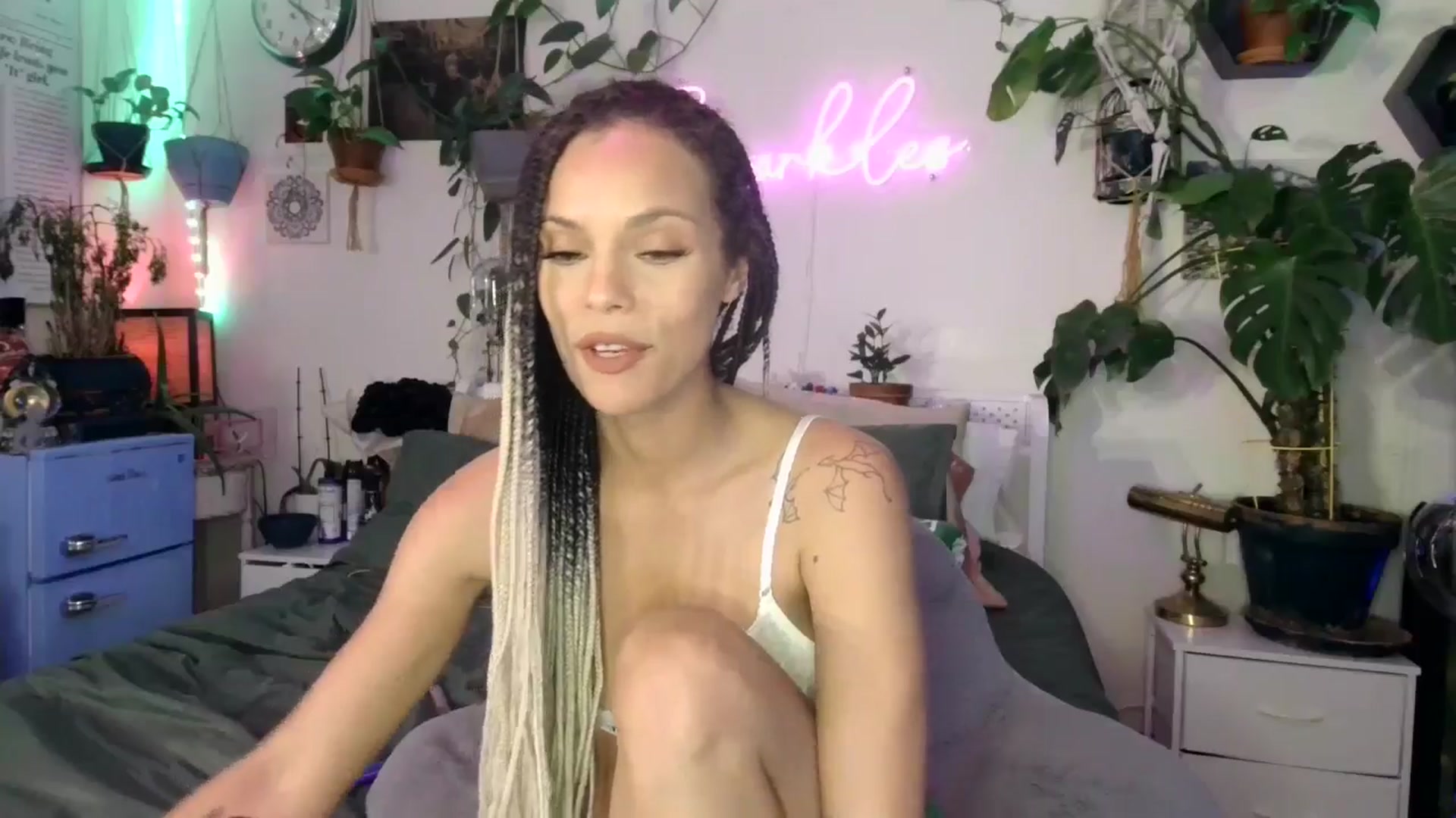 Gallery image thumbnail from SPARKL3S's myfreecams stream on, 03/07/2025, 08:45 image 8 of 20