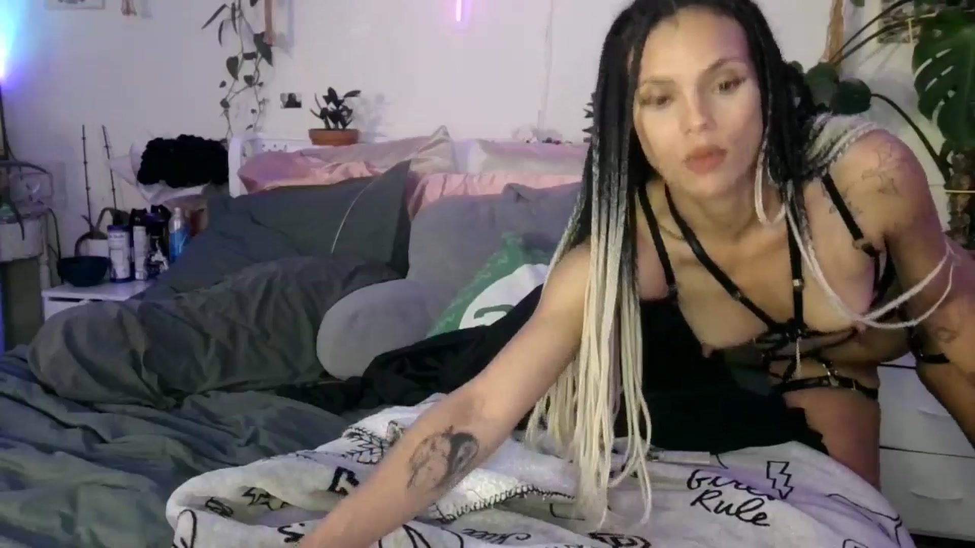 Gallery image thumbnail from SPARKL3S's myfreecams stream on, 03/08/2025, 10:20 image 20 of 20