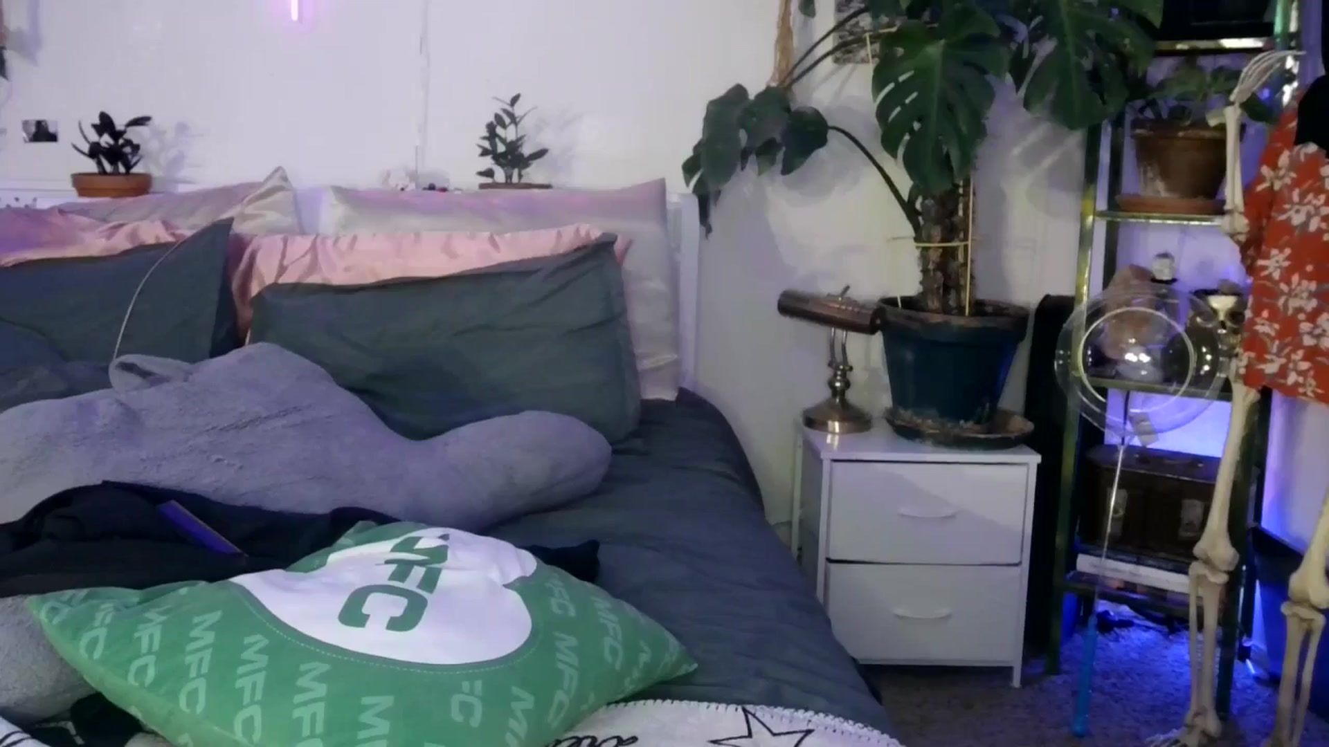 Gallery image thumbnail from SPARKL3S's myfreecams stream on, 03/08/2025, 10:20 image 14 of 20