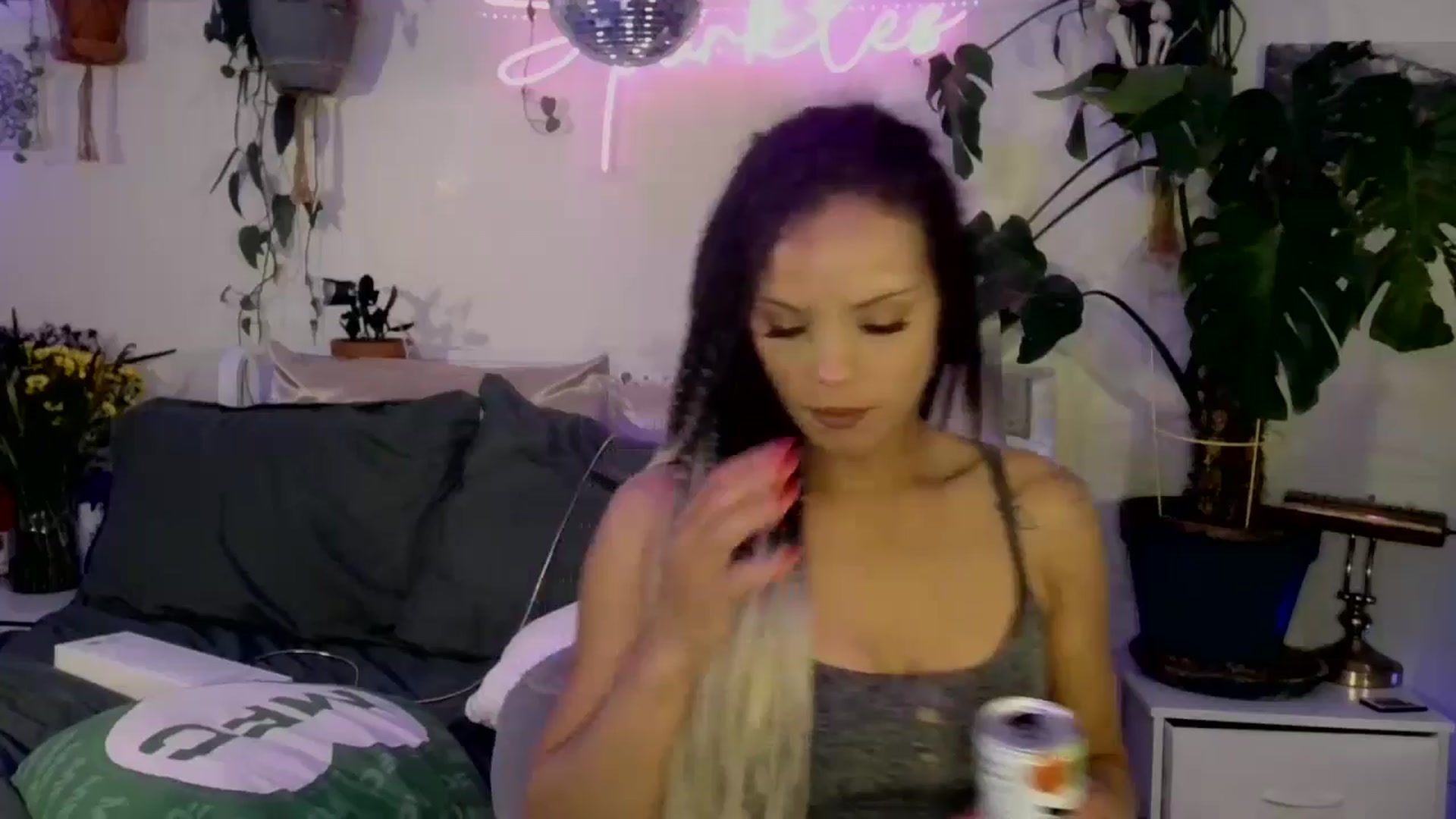 Gallery image thumbnail from SPARKL3S's myfreecams stream on, 03/30/2025, 10:07 image 18 of 20