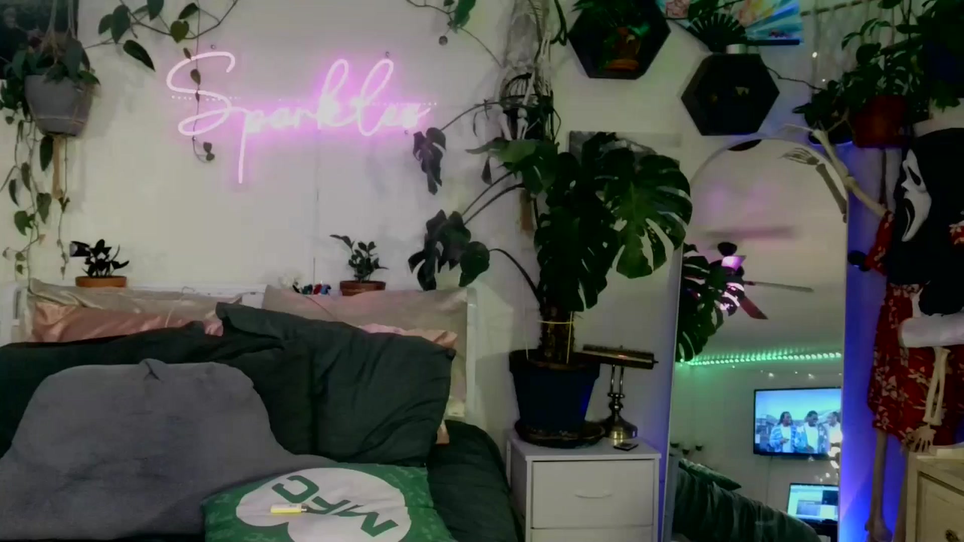 Gallery image thumbnail from SPARKL3S's myfreecams stream on, 03/31/2025, 09:39 image 9 of 20