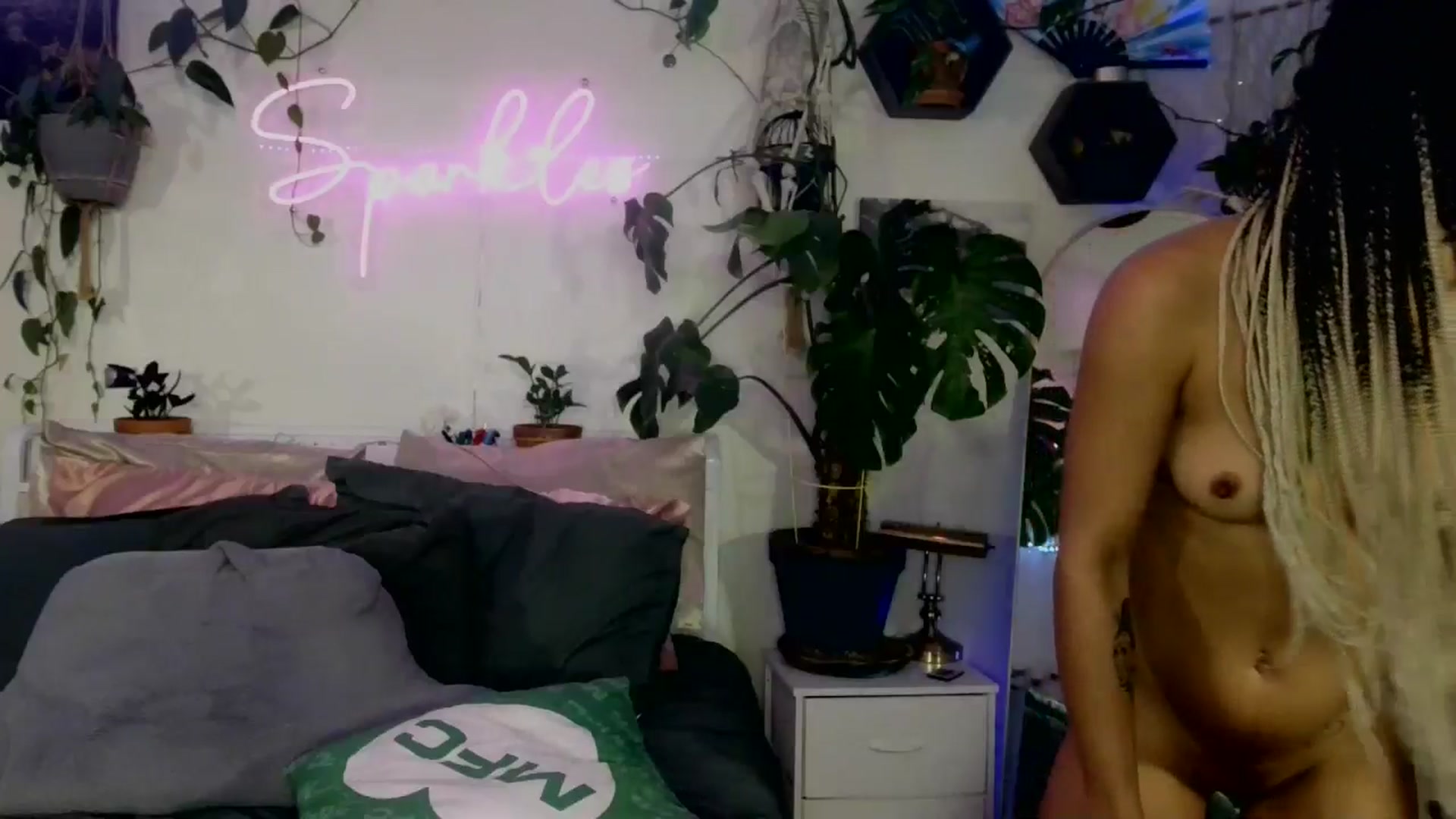Gallery image thumbnail from SPARKL3S's myfreecams stream on, 03/31/2025, 09:39 image 10 of 20