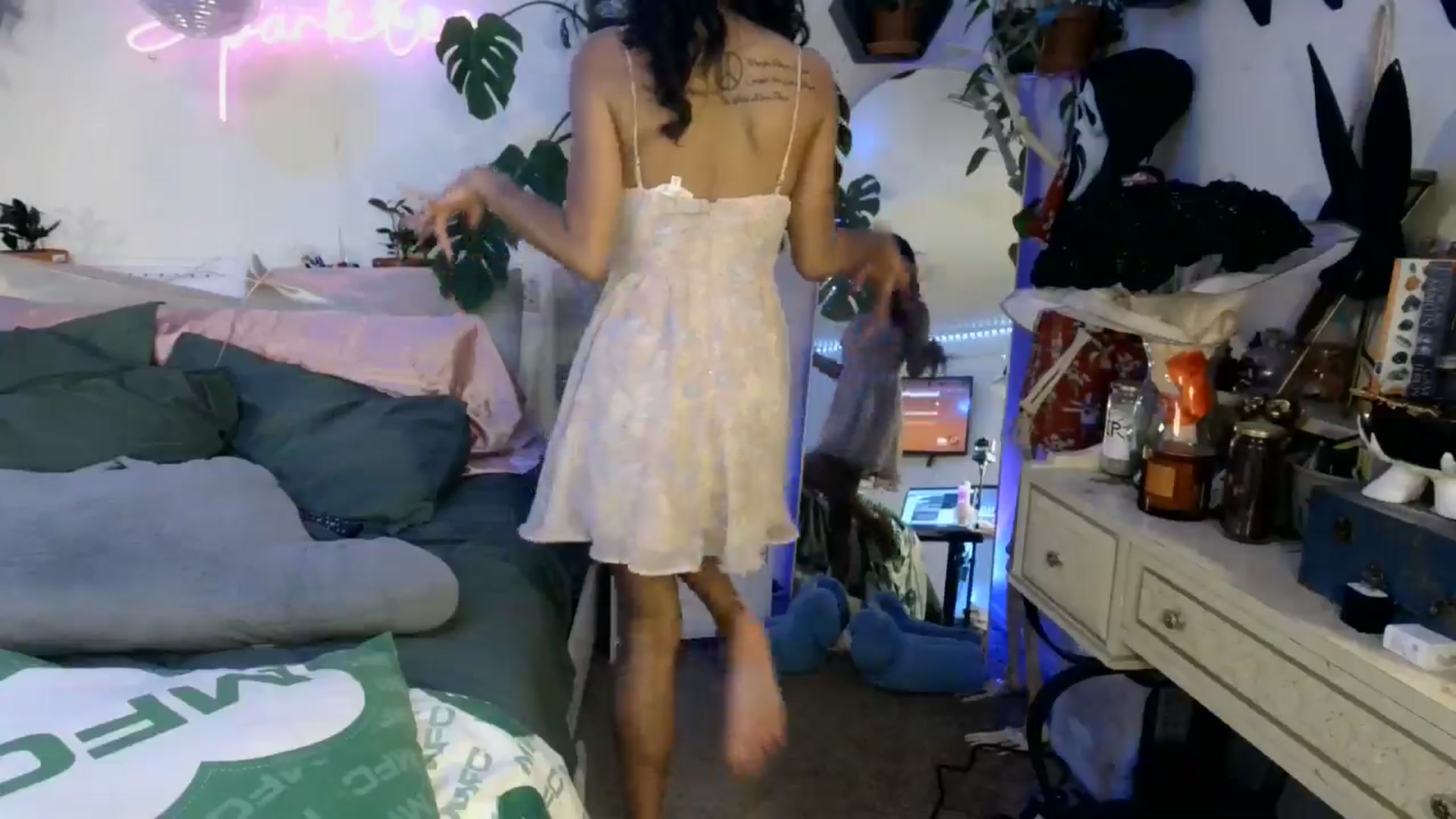 Gallery image thumbnail from SPARKL3S's myfreecams stream on, 04/11/2025, 11:17 image 15 of 20