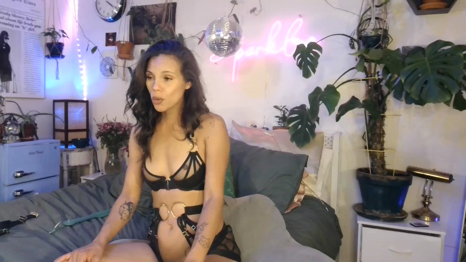 Gallery image thumbnail from SPARKL3S's myfreecams stream on, 04/12/2025, 11:04 image 5 of 20