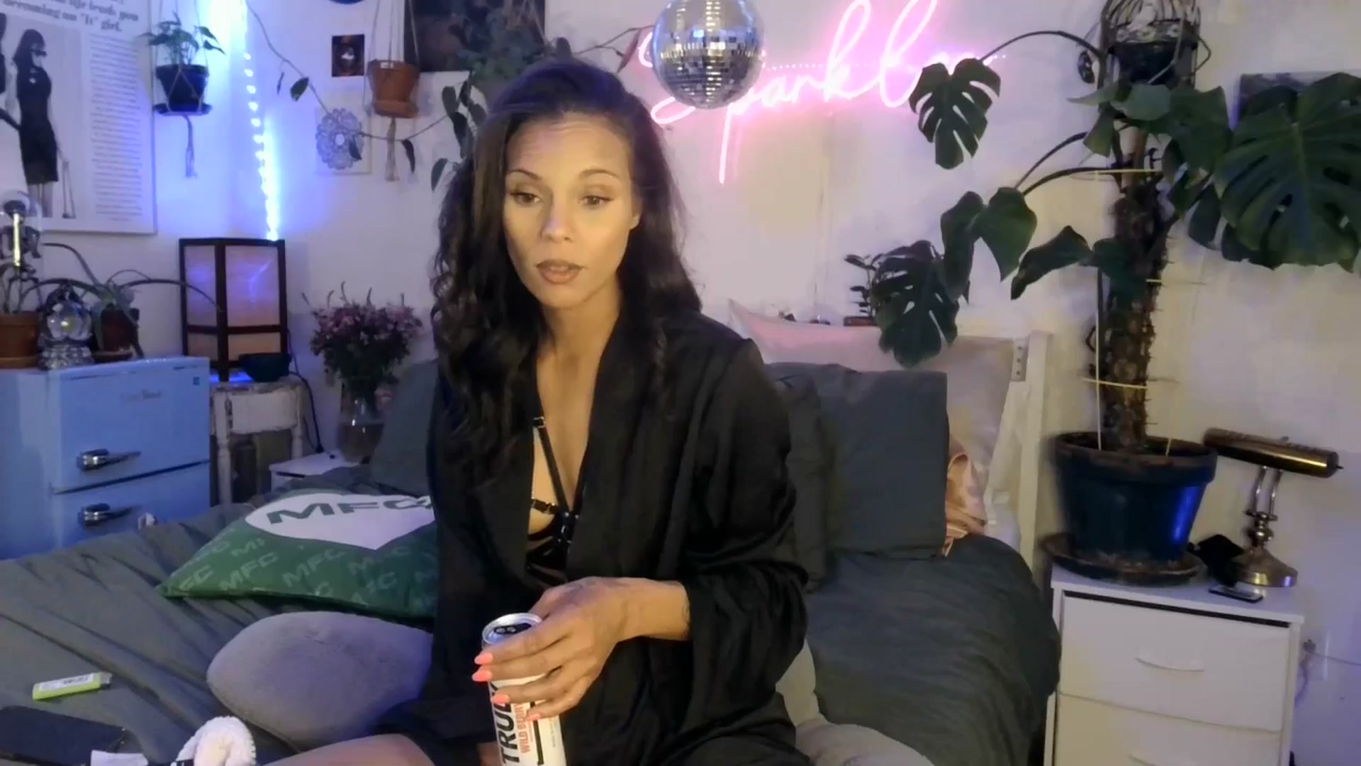 Gallery image thumbnail from SPARKL3S's myfreecams stream on, 04/13/2025, 11:22 image 17 of 20