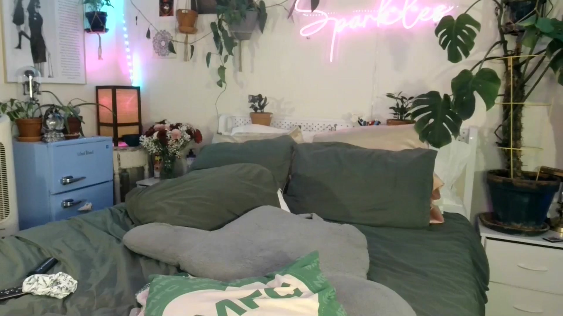 Gallery image thumbnail from SPARKL3S's myfreecams stream on, 04/20/2025, 09:15 image 13 of 20
