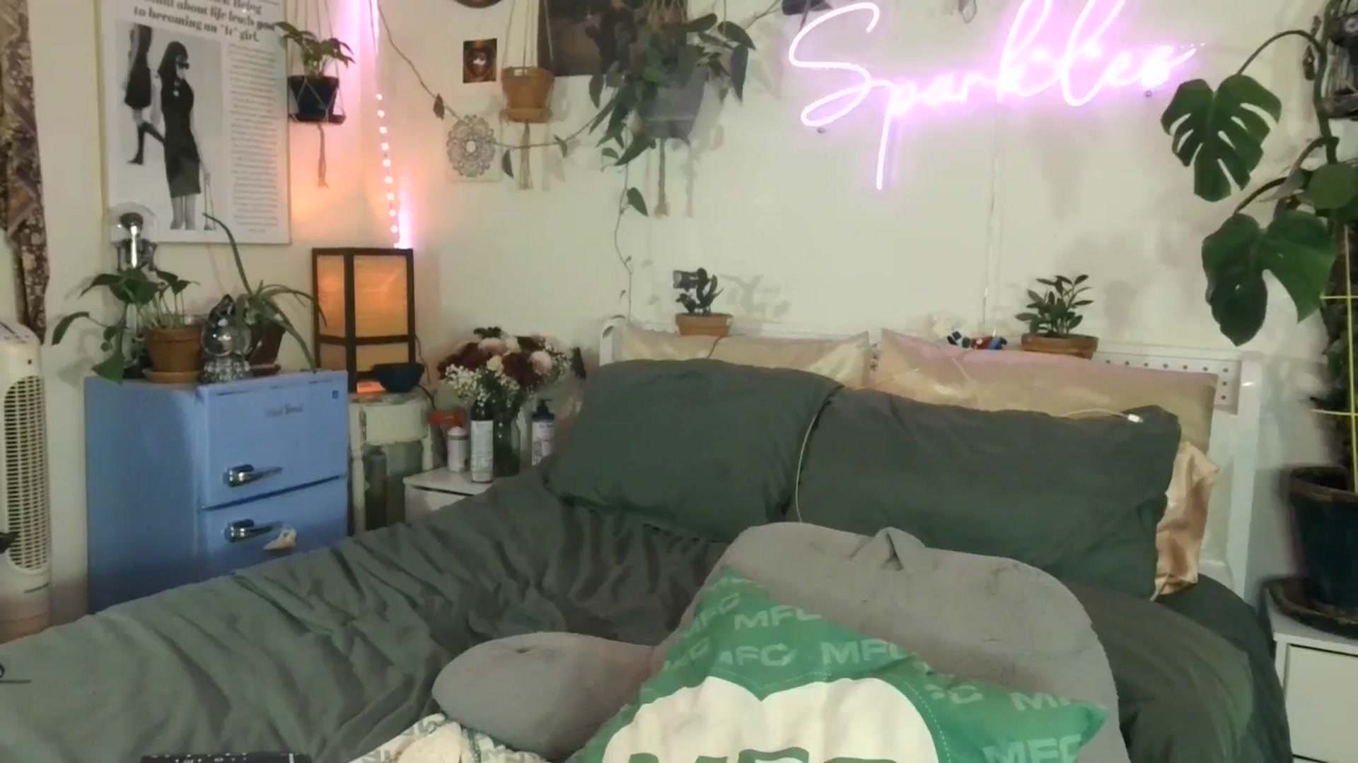 Gallery image thumbnail from SPARKL3S's myfreecams stream on, 04/27/2025, 08:20 image 13 of 20