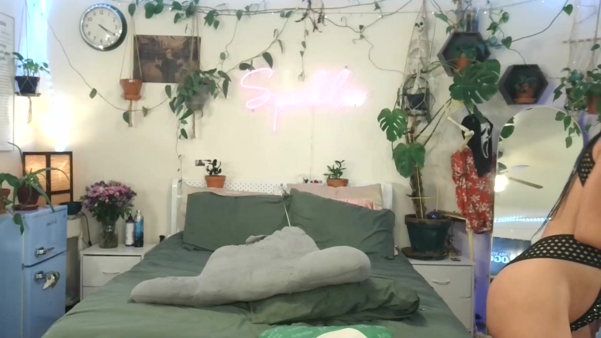 Gallery image thumbnail from SPARKL3S's myfreecams stream on, 05/04/2025, 10:32 image 6 of 20