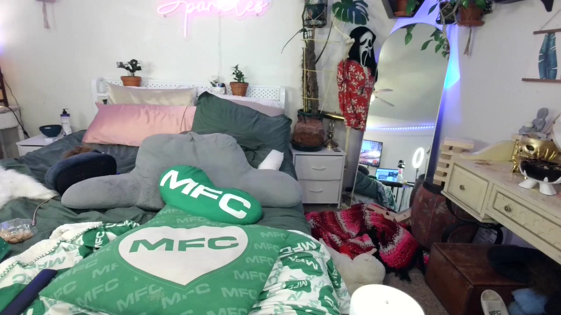 Gallery image thumbnail from SPARKL3S's myfreecams stream on, 05/29/2025, 09:38 image 15 of 20