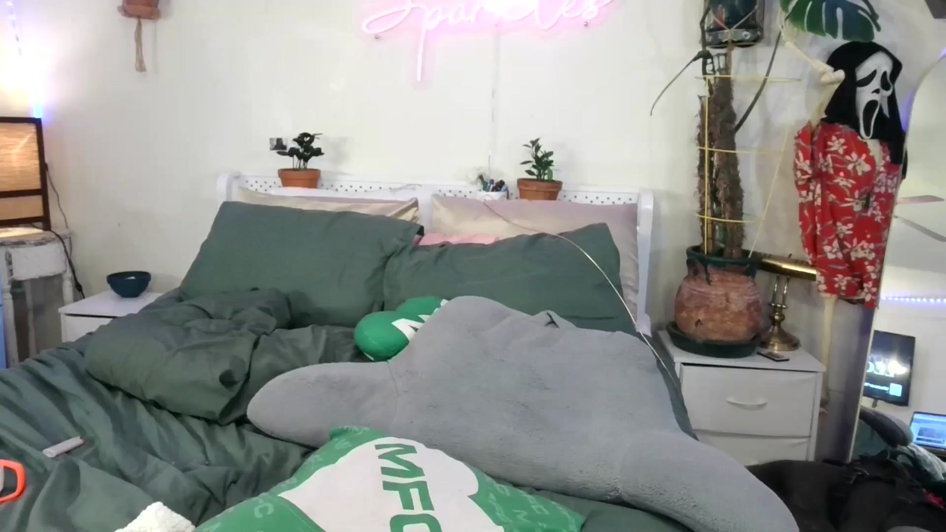 Gallery image thumbnail from SPARKL3S's myfreecams stream on, 06/01/2025, 09:42 image 4 of 20