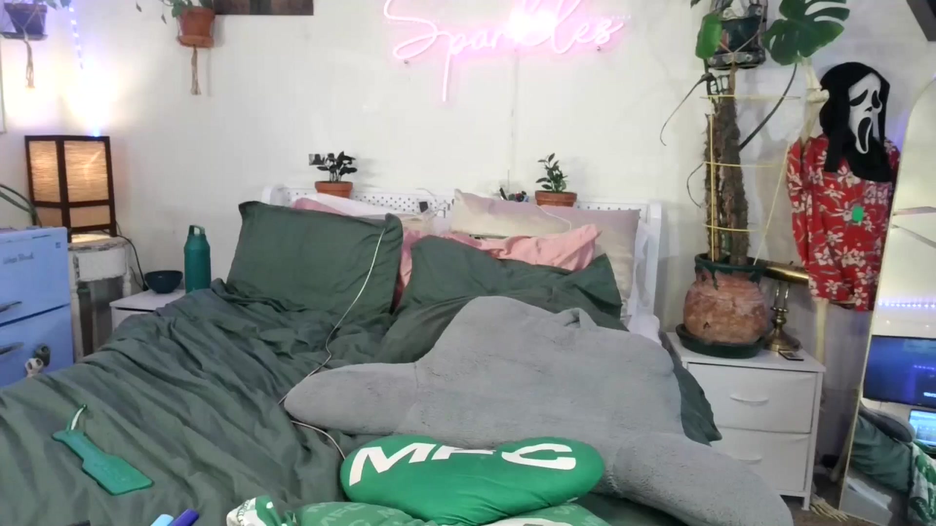 Gallery image thumbnail from SPARKL3S's myfreecams stream on, 06/09/2025, 08:09 image 10 of 20