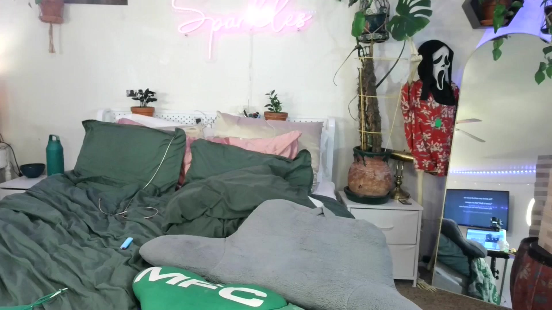 Gallery image thumbnail from SPARKL3S's myfreecams stream on, 06/09/2025, 08:09 image 17 of 20