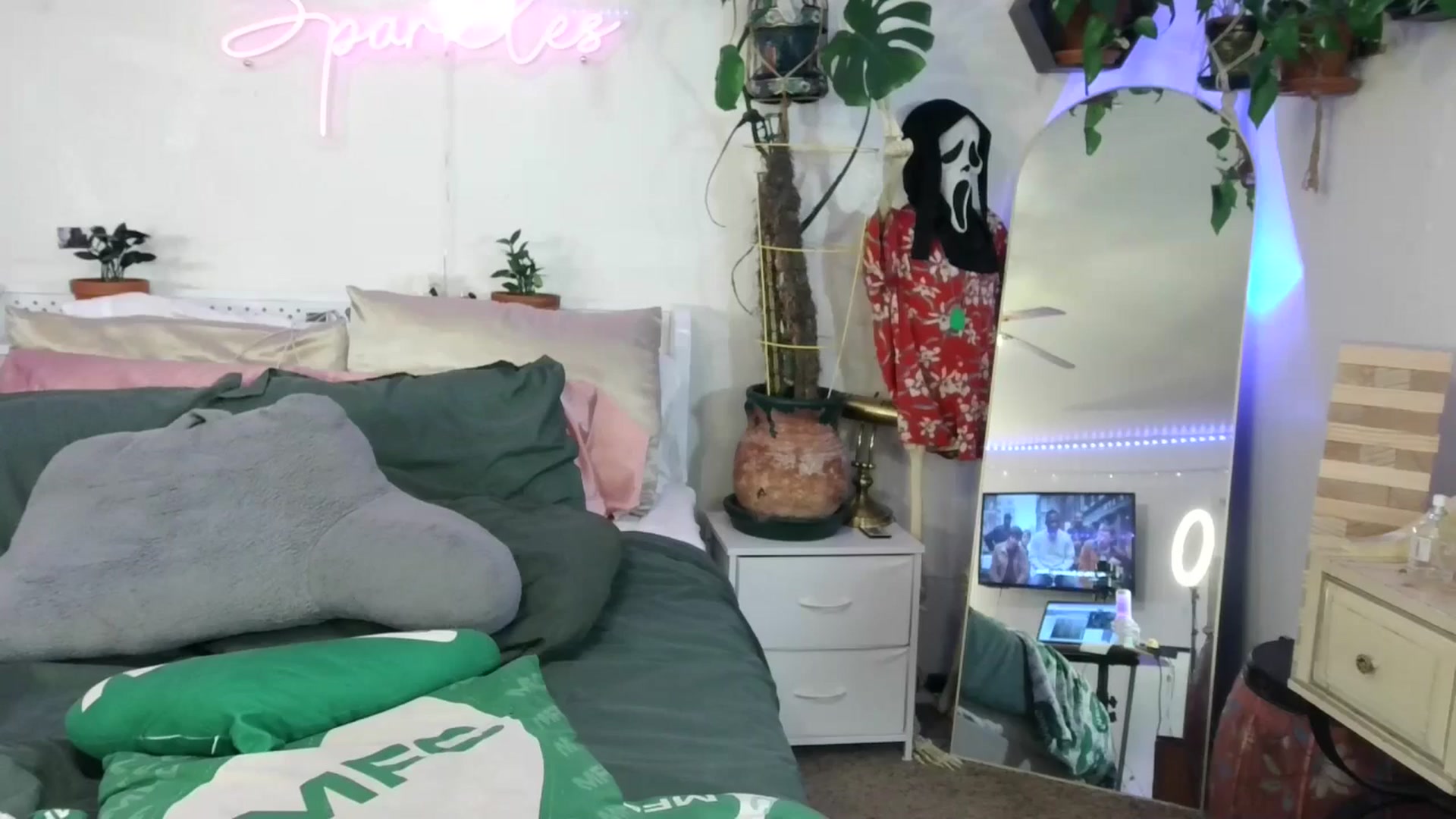 Gallery image thumbnail from SPARKL3S's myfreecams stream on, 06/12/2025, 08:19 image 9 of 20