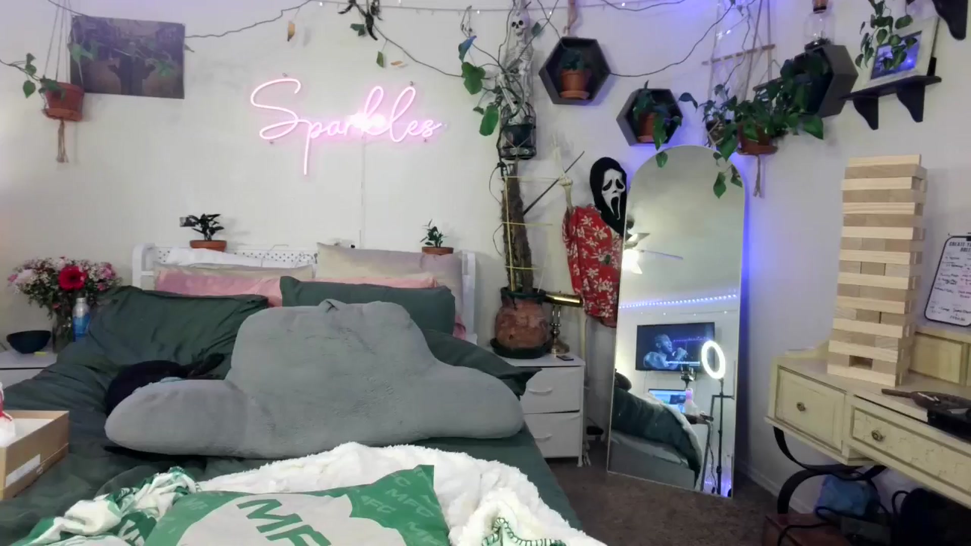 Gallery image thumbnail from SPARKL3S's myfreecams stream on, 07/06/2025, 10:53 image 17 of 20