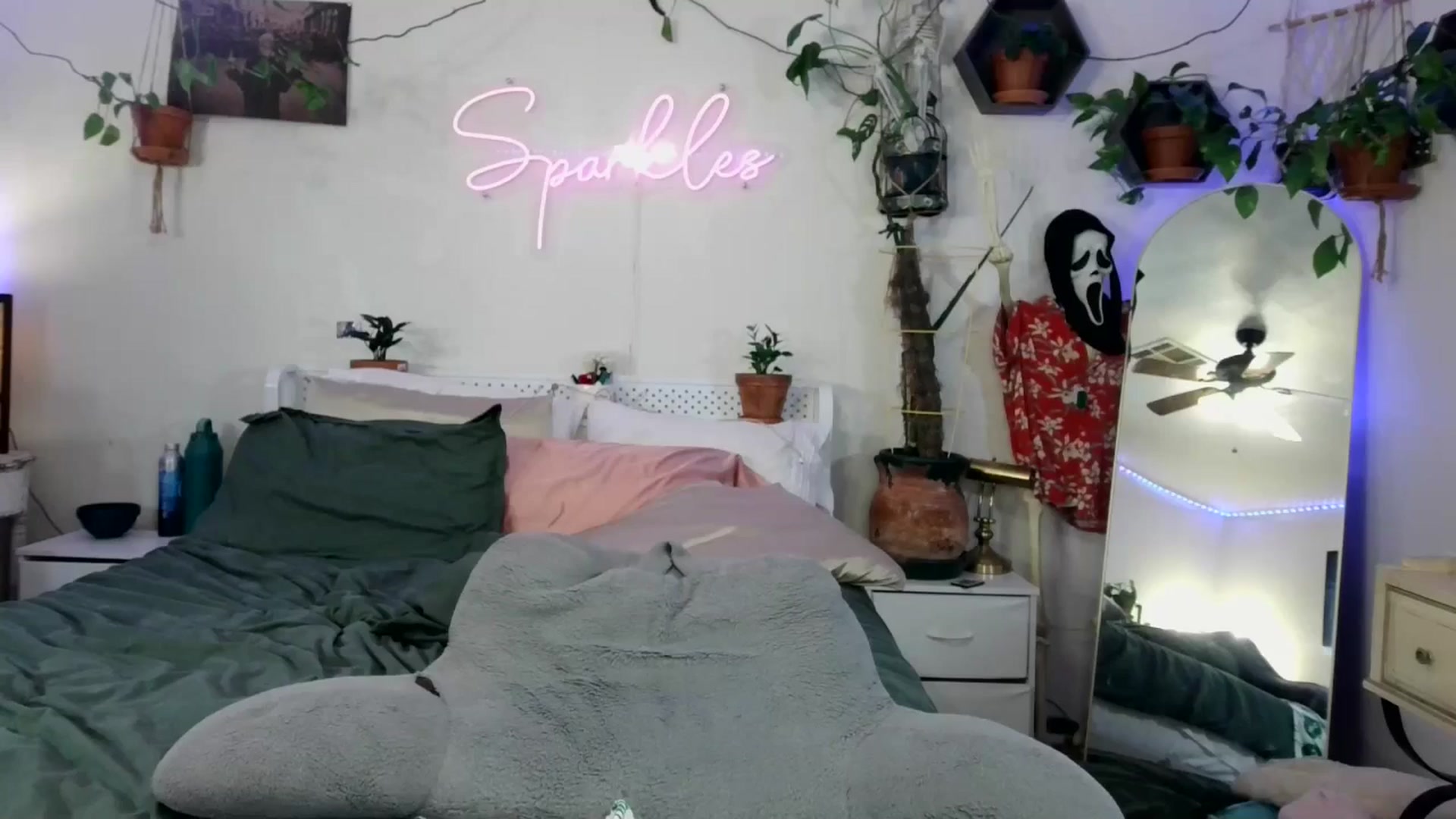 Gallery image thumbnail from SPARKL3S's myfreecams stream on, 08/04/2025, 08:55 image 9 of 20