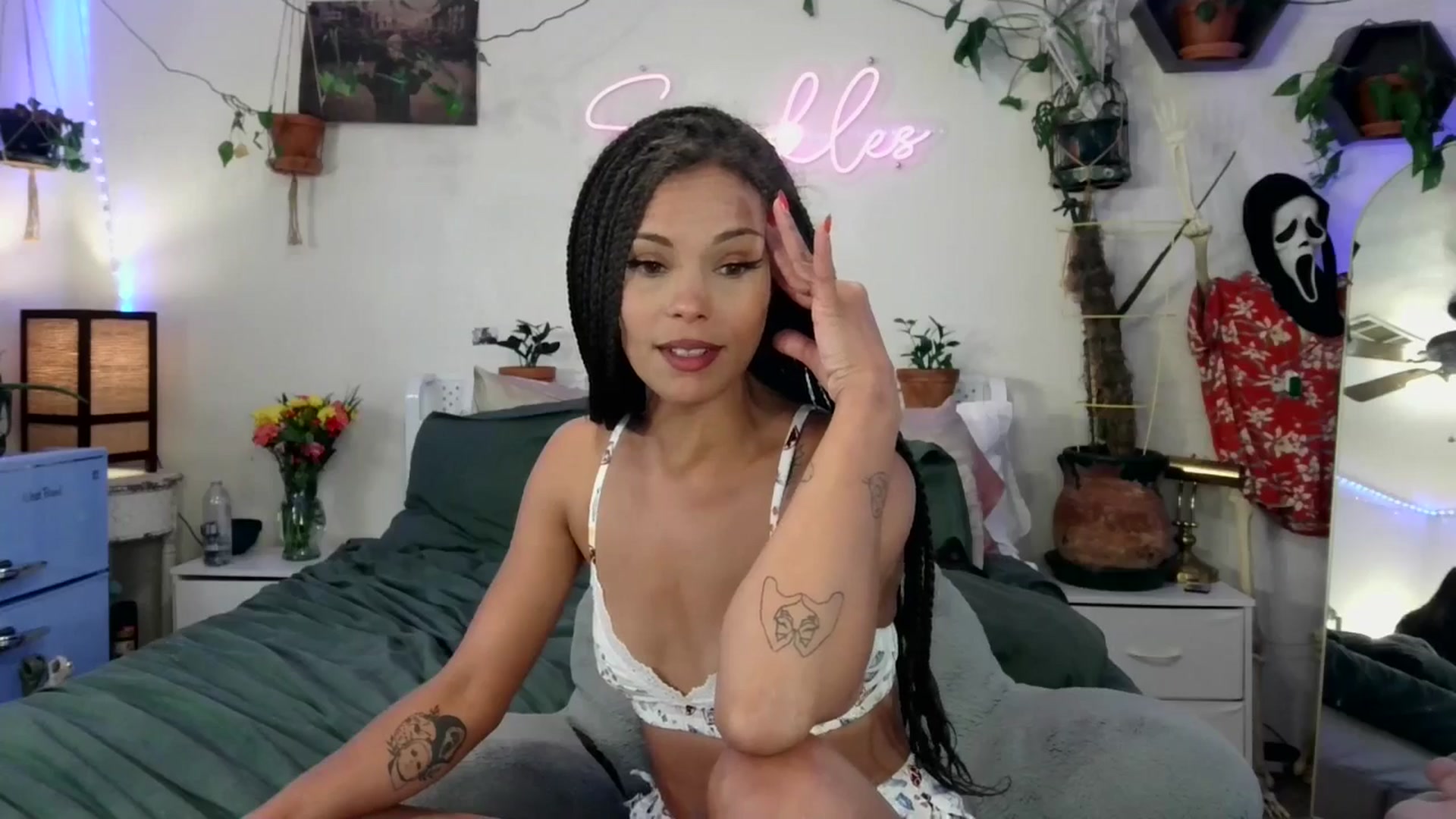 Gallery image thumbnail from SPARKL3S's myfreecams stream on, 08/18/2025, 08:41 image 4 of 20