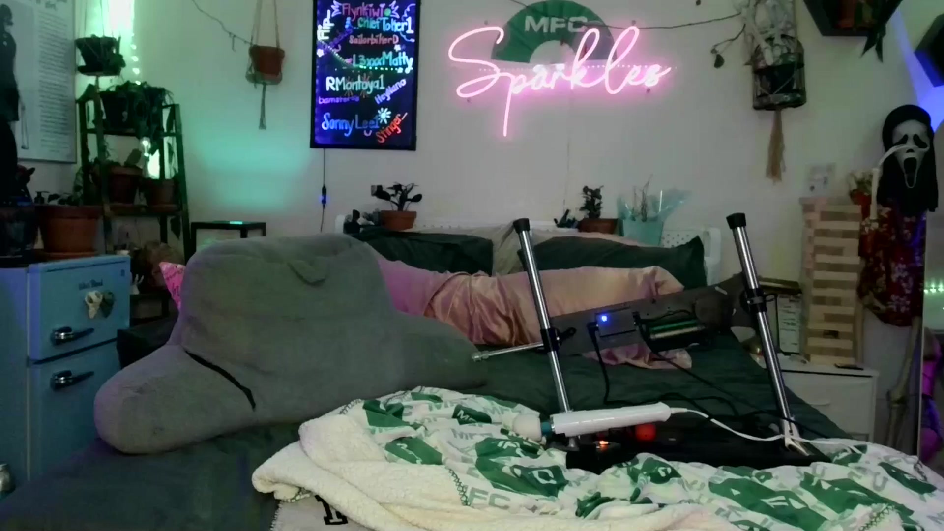 Gallery image thumbnail from SPARKL3S's myfreecams stream on, 10/11/2025, 08:08 image 19 of 20