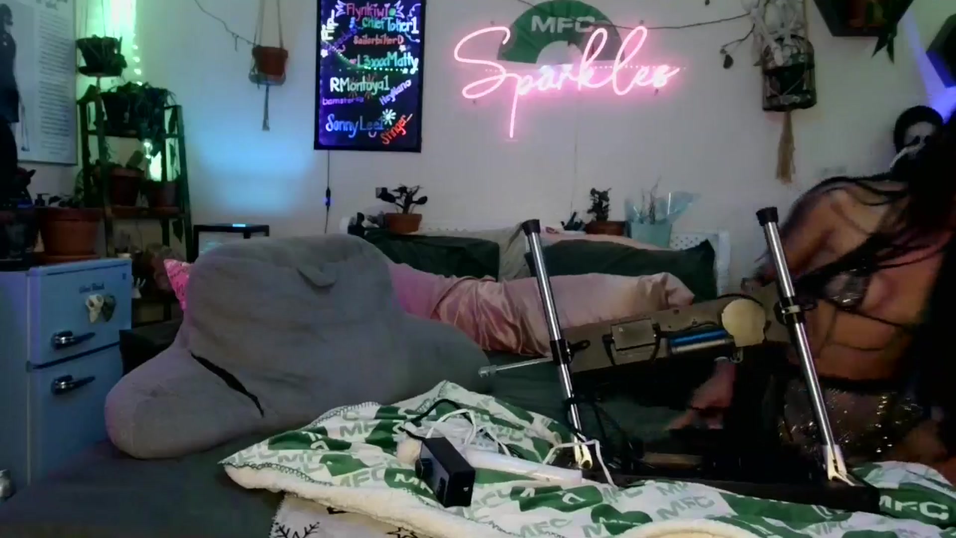 Gallery image thumbnail from SPARKL3S's myfreecams stream on, 10/11/2025, 08:08 image 14 of 20