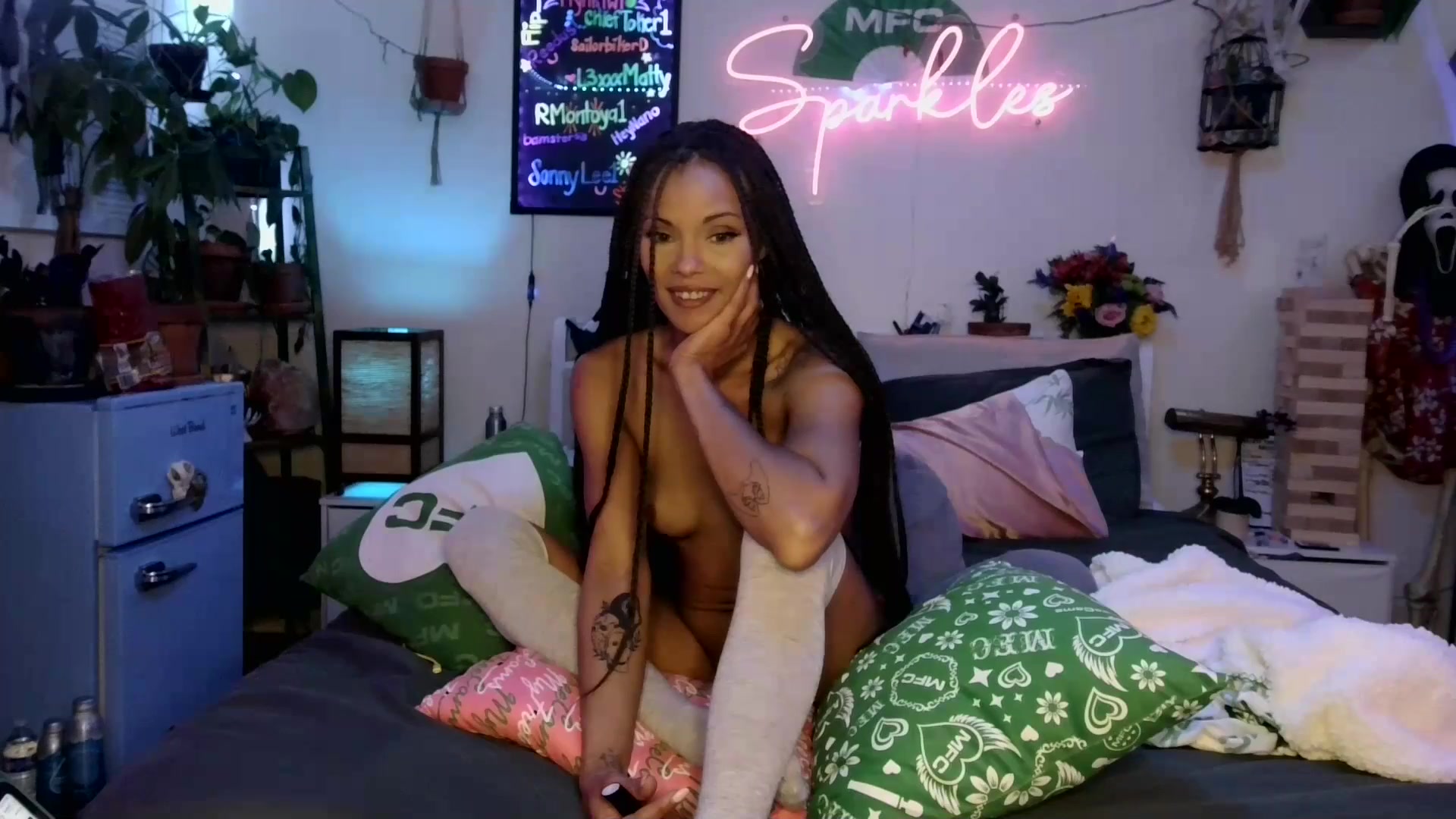 Gallery image thumbnail from SPARKL3S's myfreecams stream on, 10/18/2025, 10:12 image 14 of 20