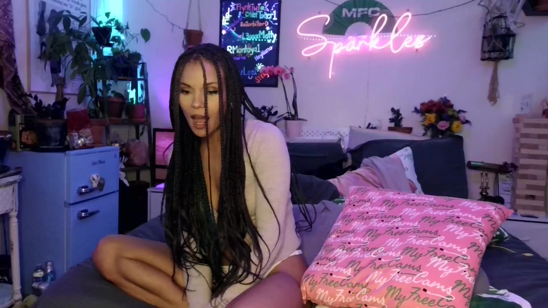 Gallery image thumbnail from SPARKL3S's myfreecams stream on, 10/19/2025, 10:06 image 14 of 20