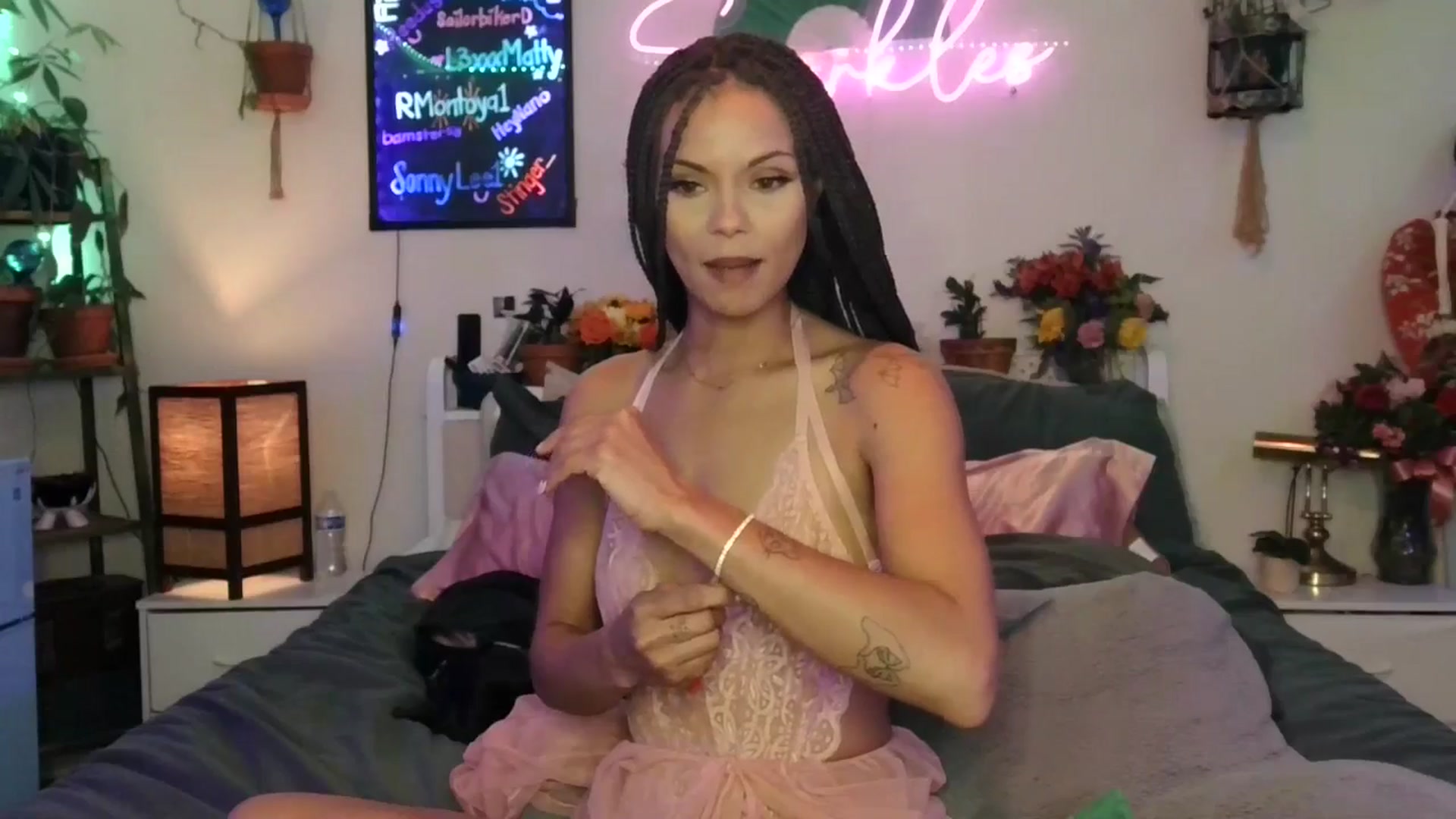 Gallery image thumbnail from SPARKL3S's myfreecams stream on, 10/23/2025, 07:53 image 15 of 20