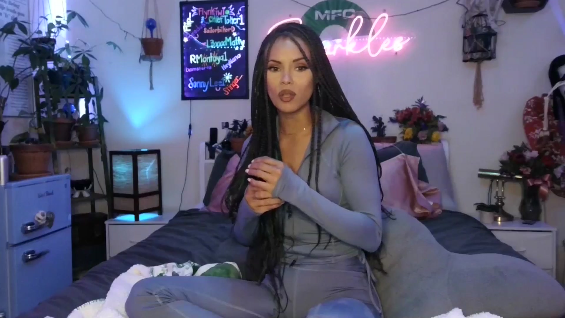Gallery image thumbnail from SPARKL3S's myfreecams stream on, 10/24/2025, 06:02 image 13 of 20