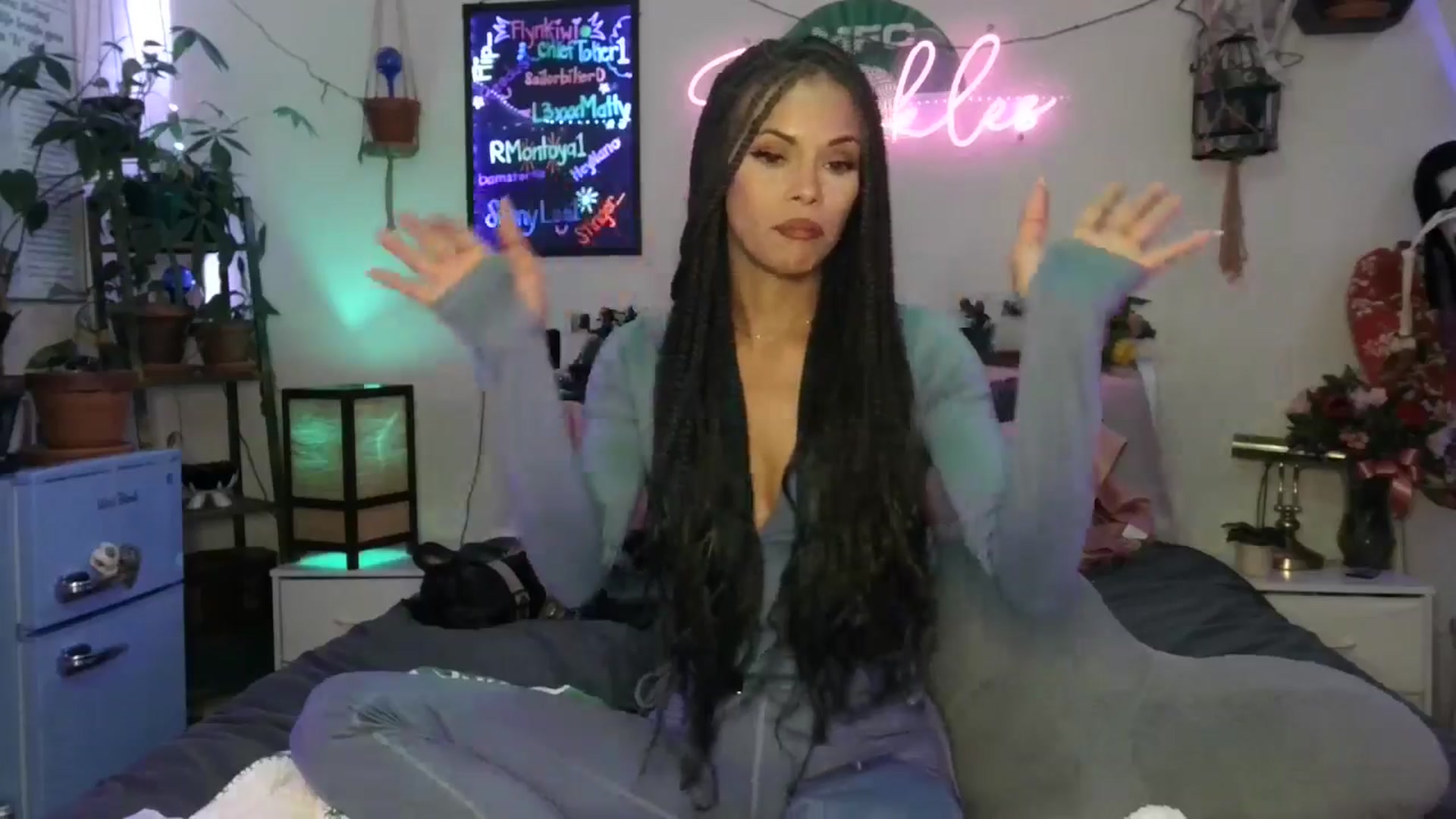 Gallery image thumbnail from SPARKL3S's myfreecams stream on, 10/24/2025, 06:02 image 8 of 20