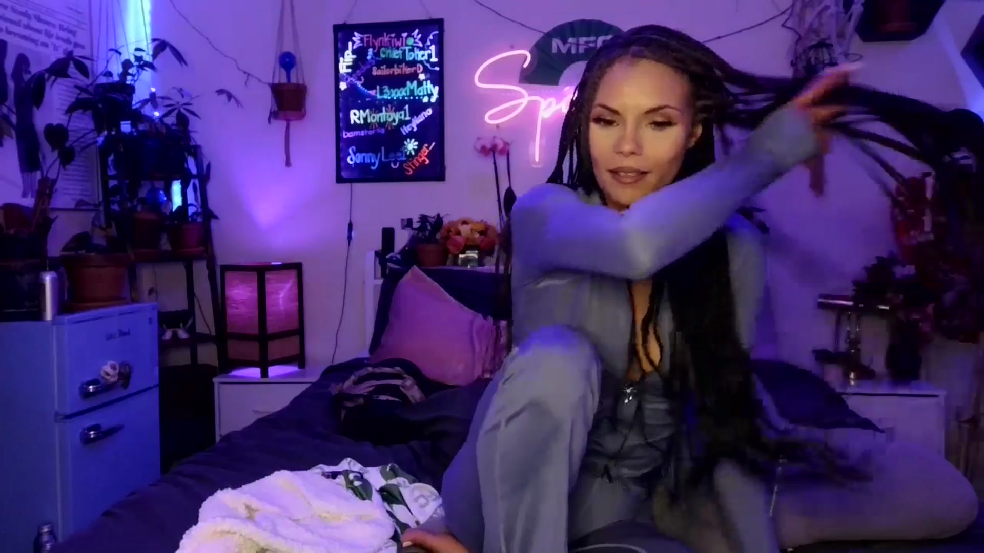 Gallery image thumbnail from SPARKL3S's myfreecams stream on, 10/24/2025, 08:53 image 15 of 20