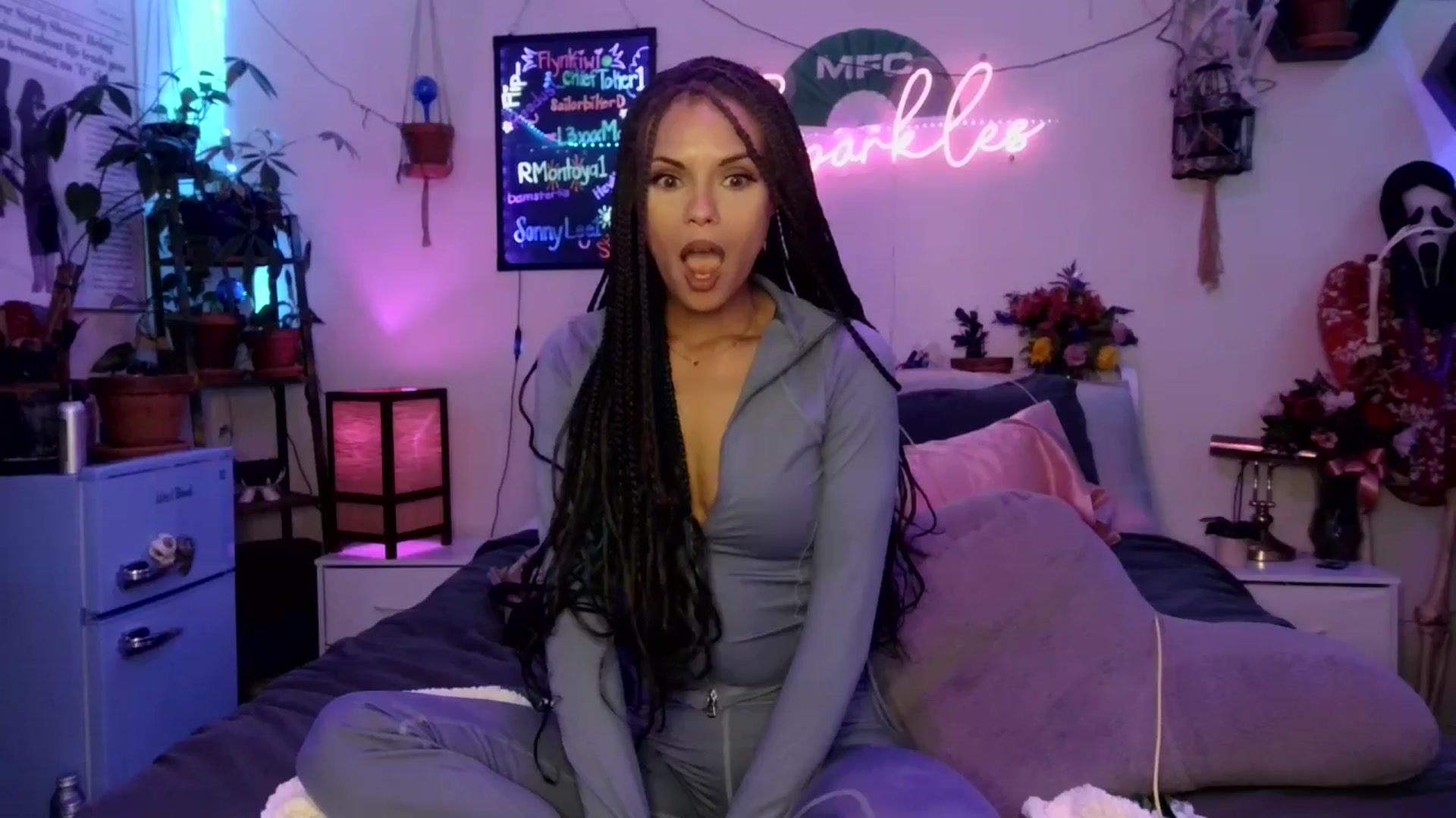 Gallery image thumbnail from SPARKL3S's myfreecams stream on, 10/24/2025, 08:53 image 16 of 20