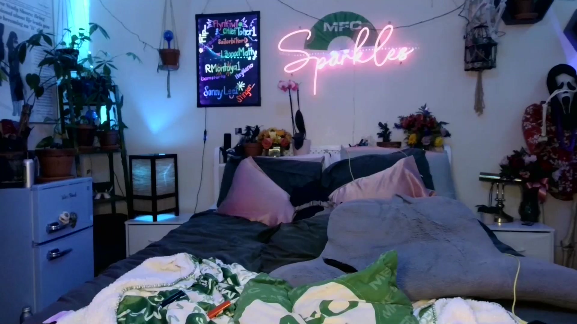 Gallery image thumbnail from SPARKL3S's myfreecams stream on, 10/24/2025, 08:53 image 6 of 20