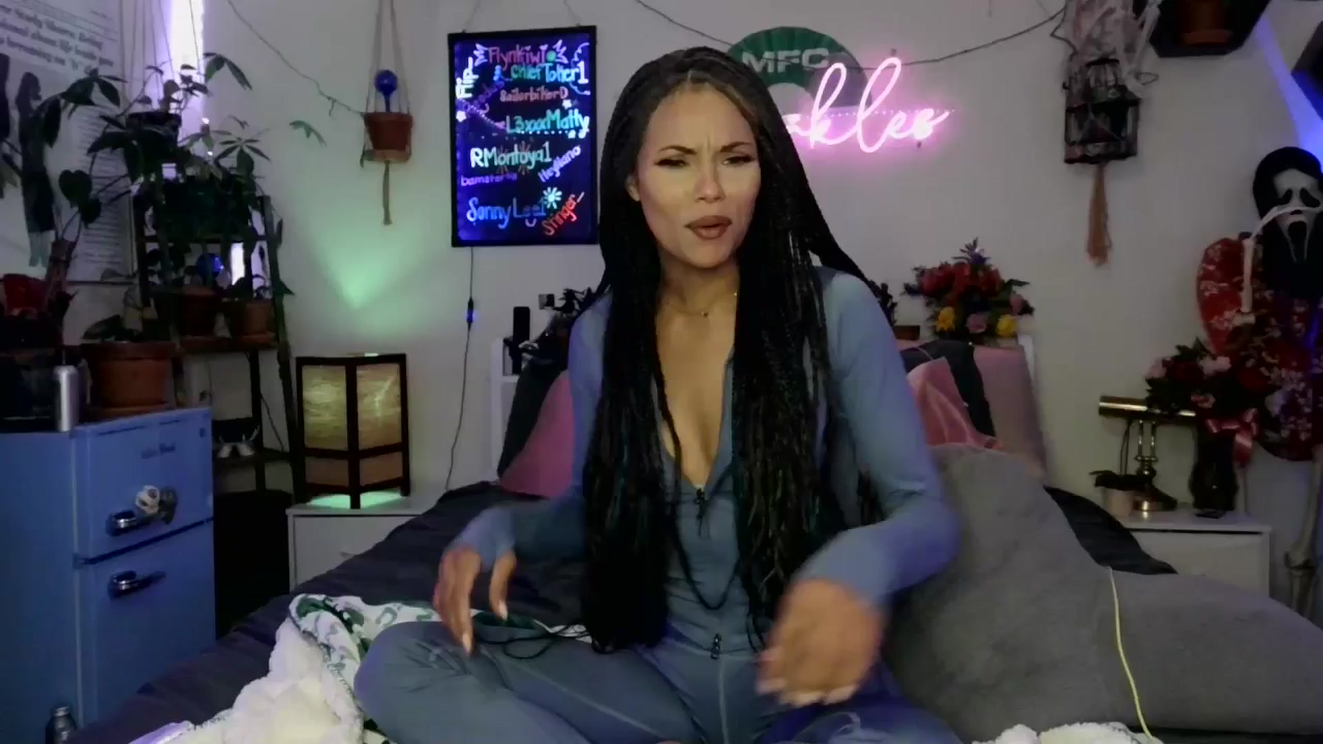 Gallery image thumbnail from SPARKL3S's myfreecams stream on, 10/24/2025, 08:53 image 1 of 20