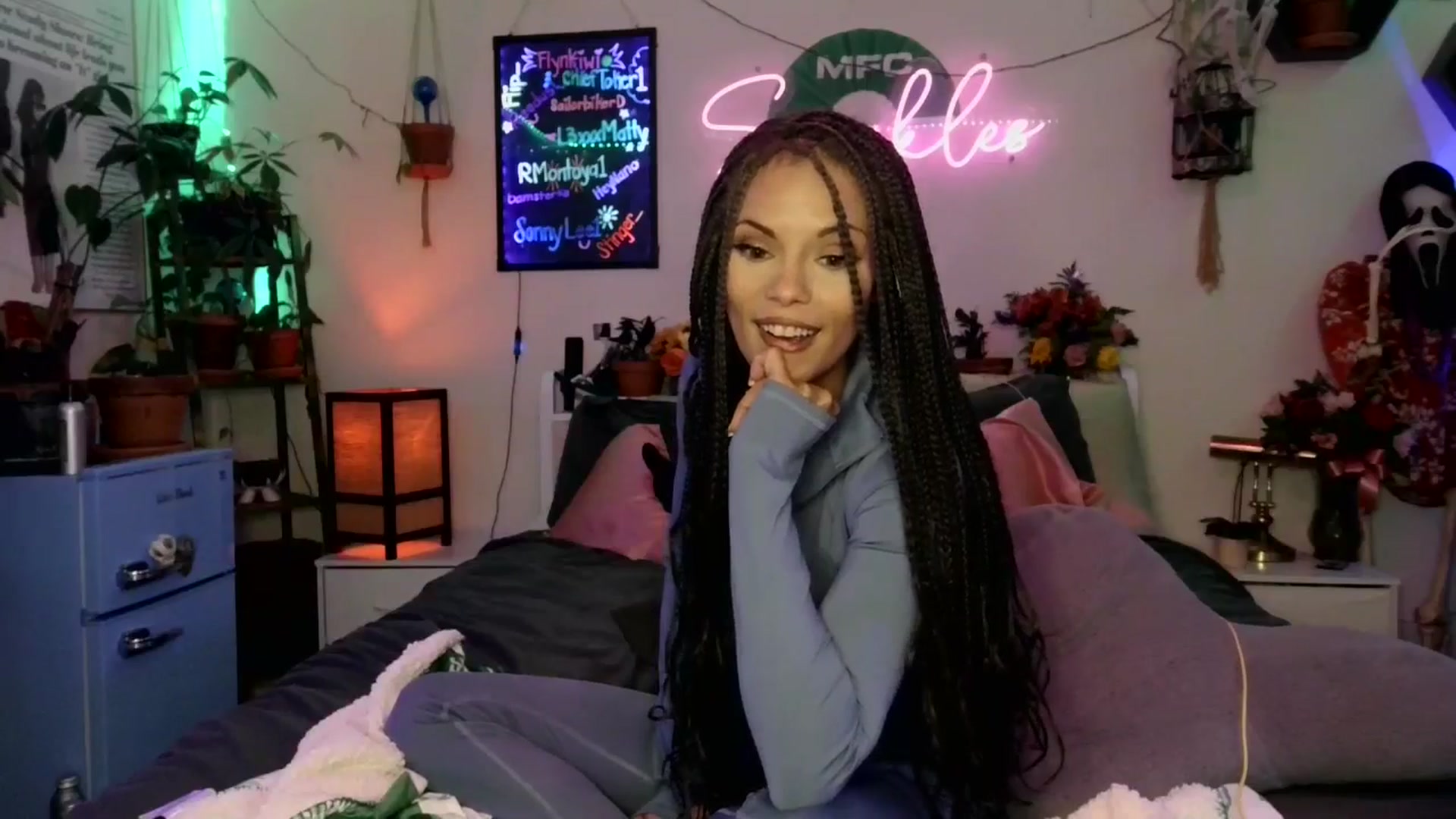 Gallery image thumbnail from SPARKL3S's myfreecams stream on, 10/24/2025, 08:53 image 8 of 20