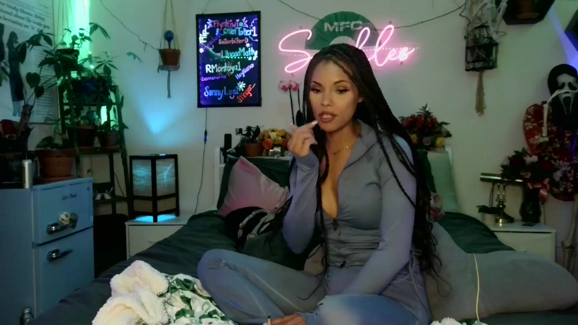 Gallery image thumbnail from SPARKL3S's myfreecams stream on, 10/24/2025, 08:53 image 18 of 20