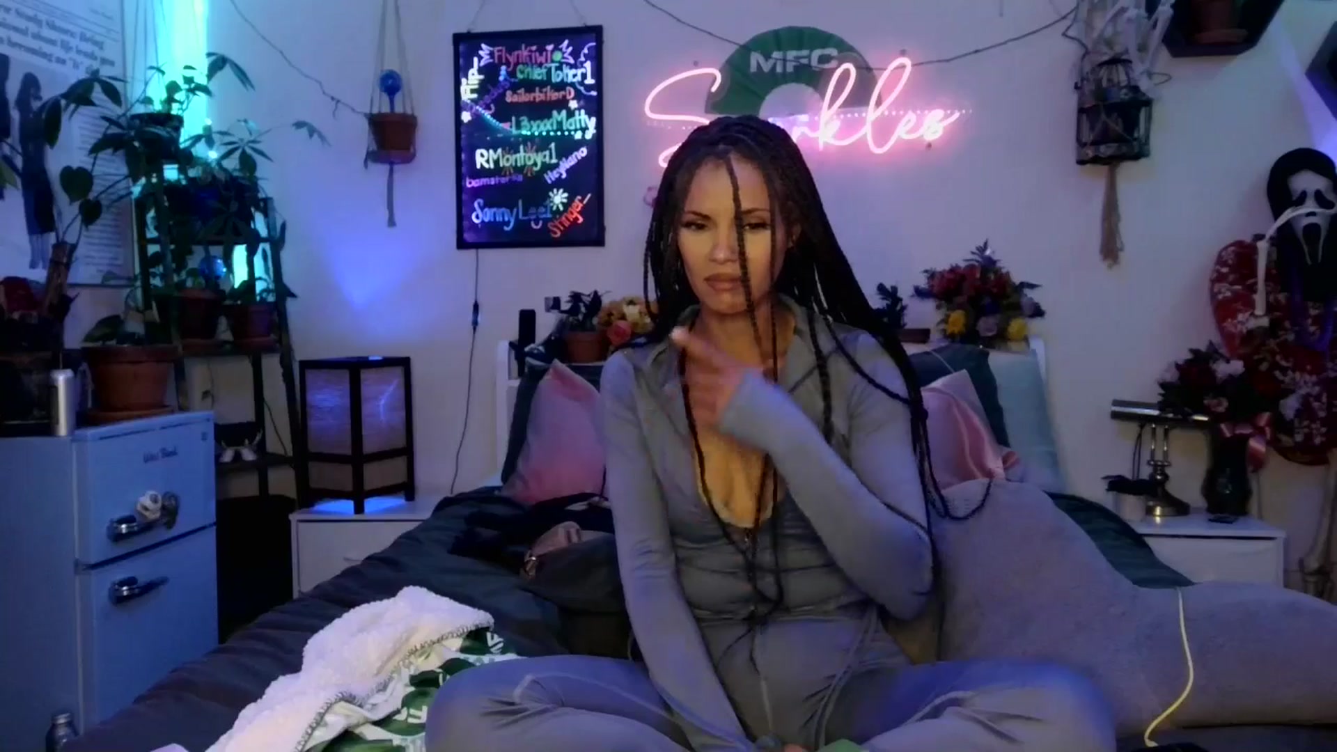 Gallery image thumbnail from SPARKL3S's myfreecams stream on, 10/24/2025, 09:17 image 7 of 20
