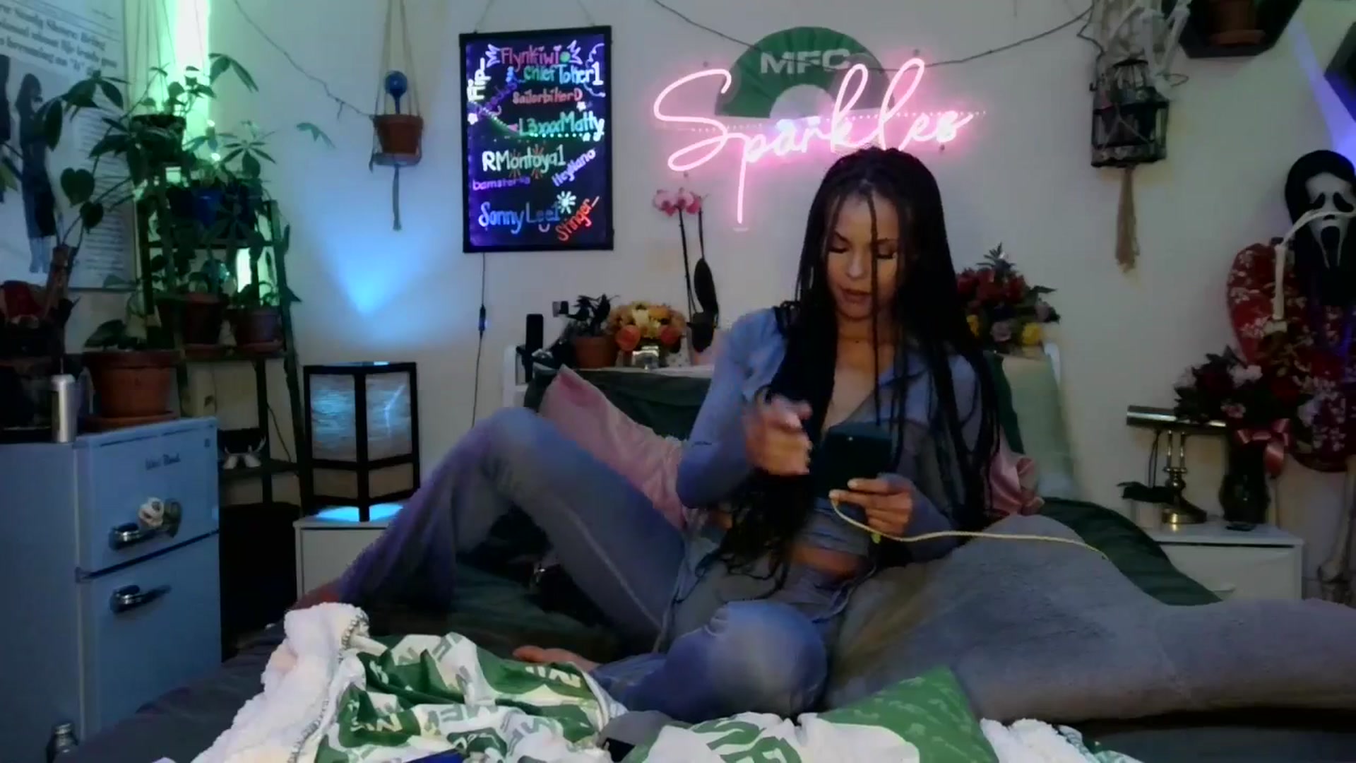 Gallery image thumbnail from SPARKL3S's myfreecams stream on, 10/24/2025, 09:17 image 16 of 20