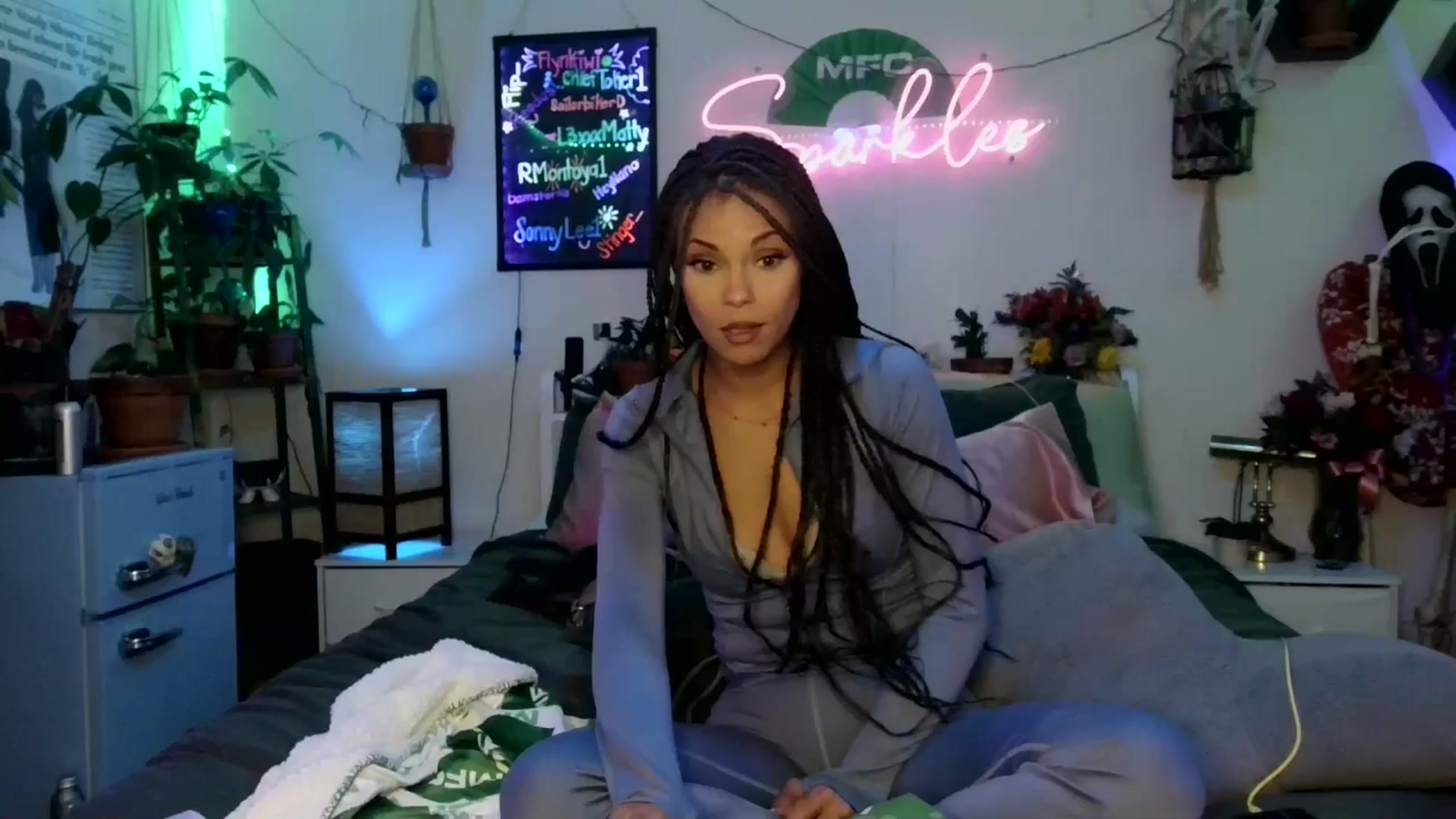 Gallery image thumbnail from SPARKL3S's myfreecams stream on, 10/24/2025, 09:17 image 3 of 20