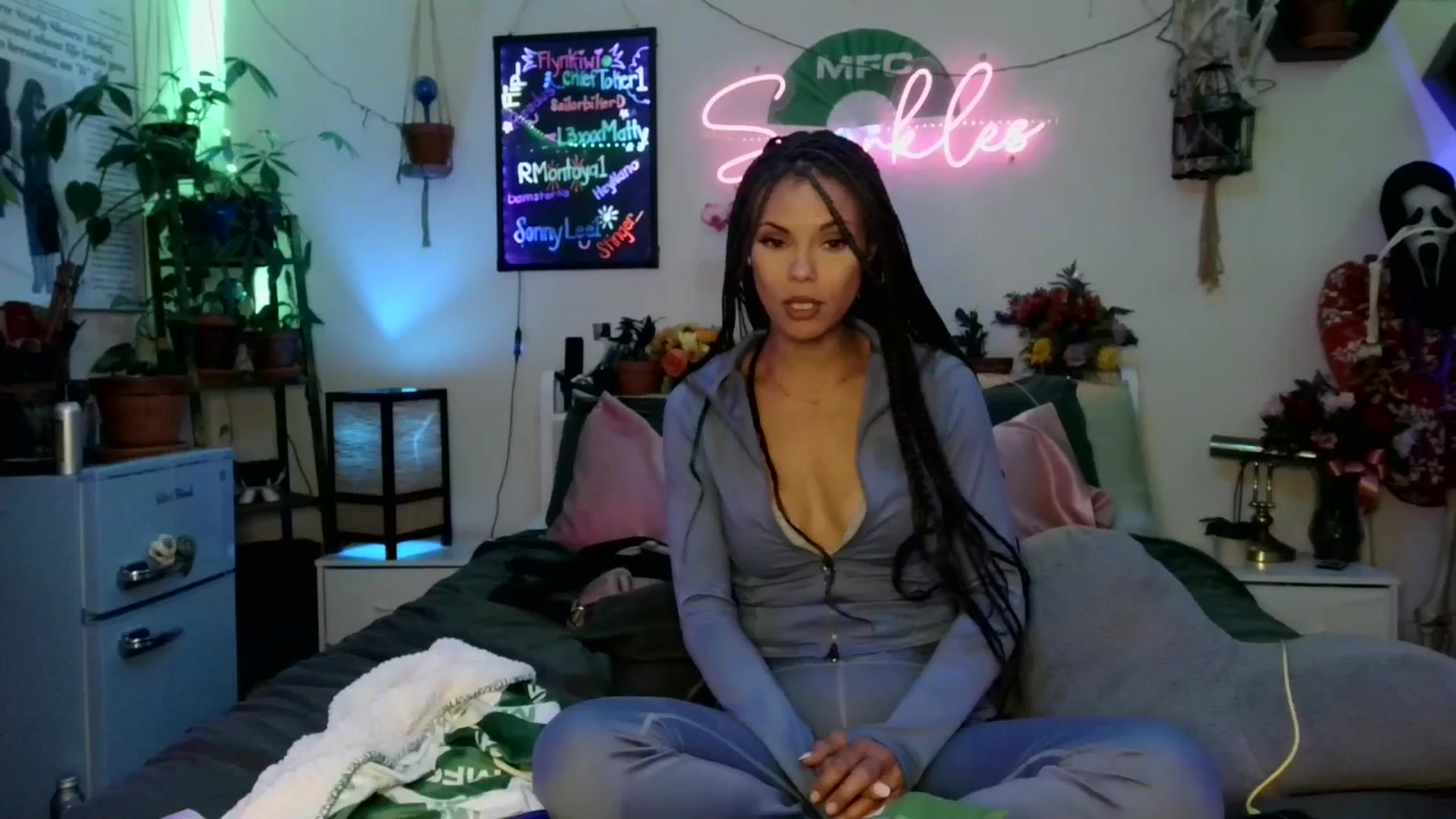 Gallery image thumbnail from SPARKL3S's myfreecams stream on, 10/24/2025, 09:17 image 1 of 20