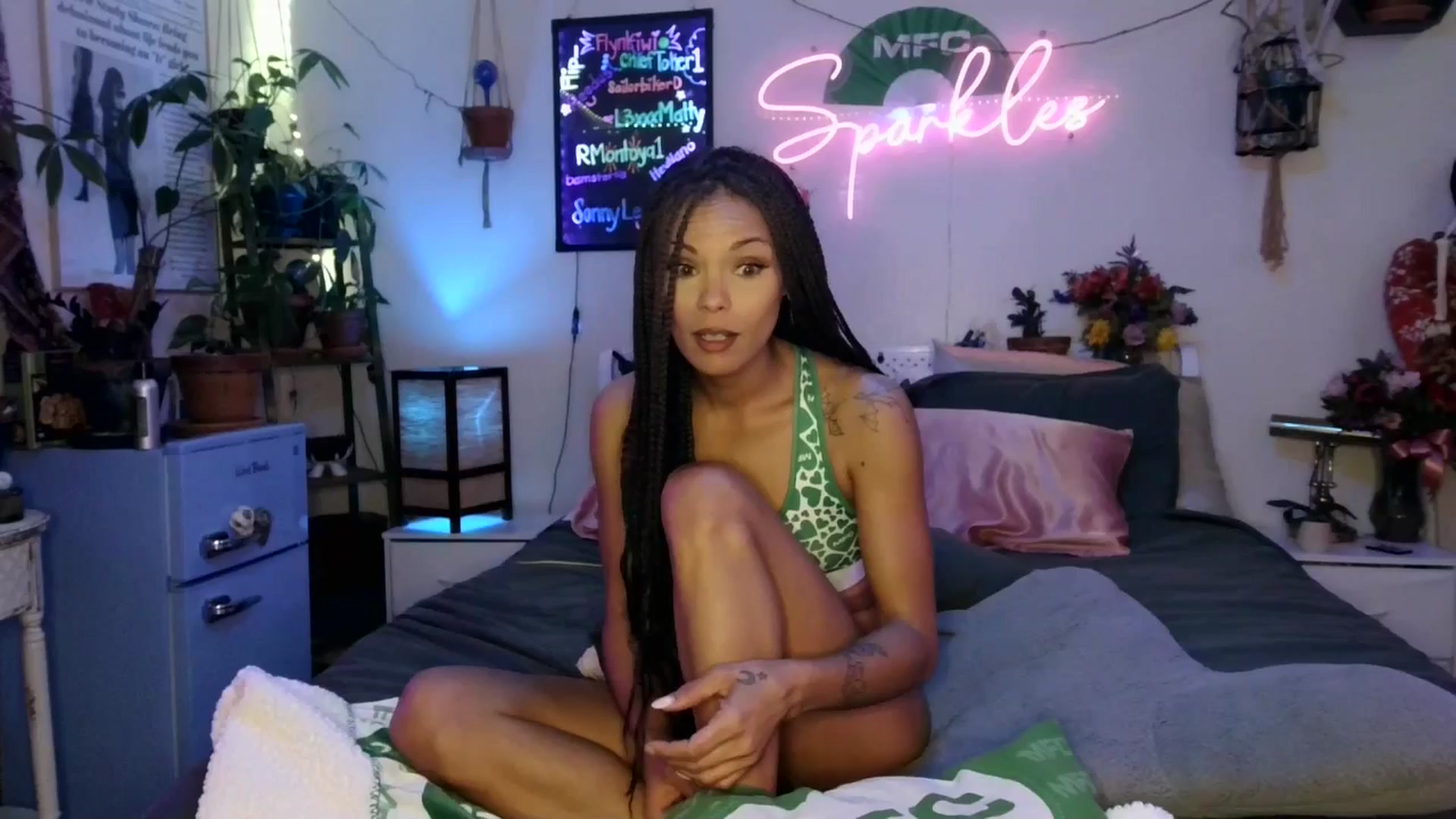 Gallery image thumbnail from SPARKL3S's myfreecams stream on, 10/25/2025, 10:11 image 3 of 20