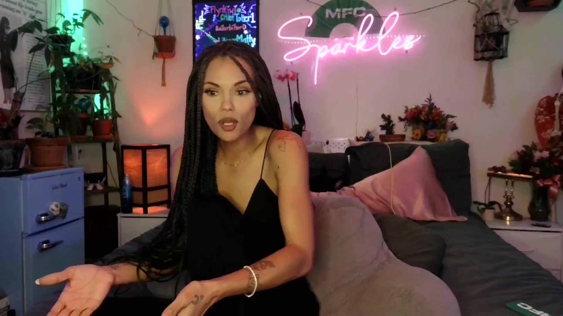 Gallery image thumbnail from SPARKL3S's myfreecams stream on, 10/27/2025, 07:53 image 13 of 20