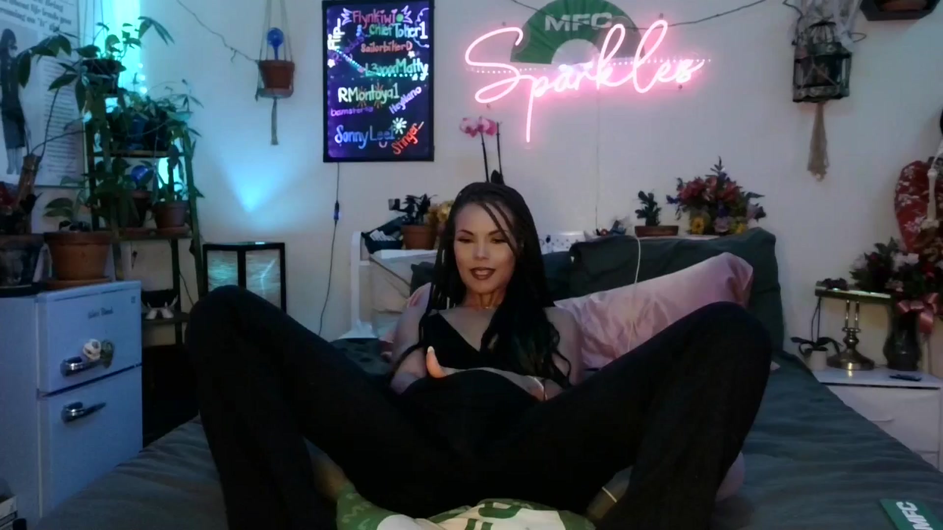 Gallery image thumbnail from SPARKL3S's myfreecams stream on, 10/27/2025, 07:53 image 1 of 20