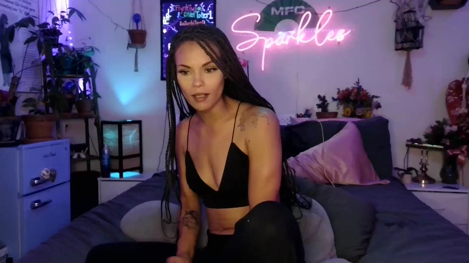 Gallery image thumbnail from SPARKL3S's myfreecams stream on, 10/27/2025, 07:53 image 18 of 20