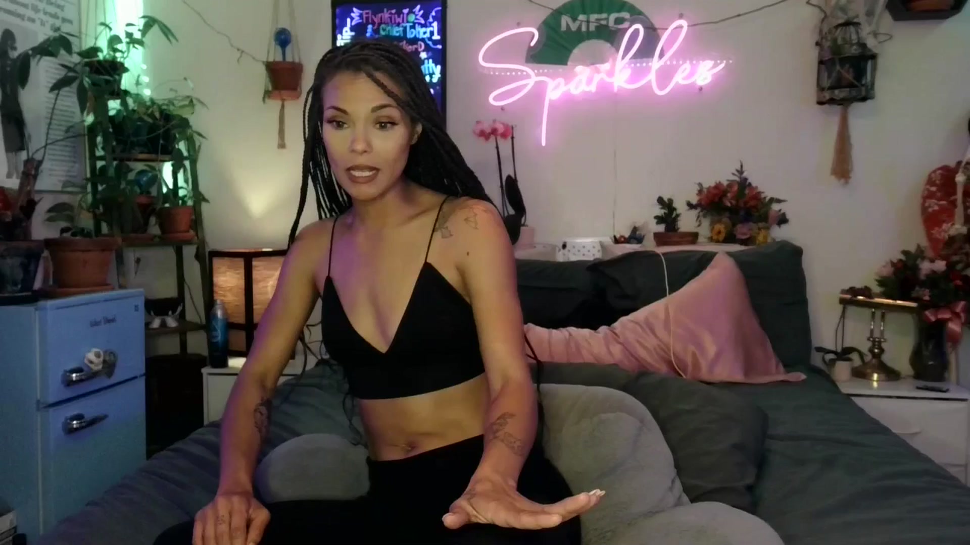 Gallery image thumbnail from SPARKL3S's myfreecams stream on, 10/27/2025, 07:53 image 19 of 20