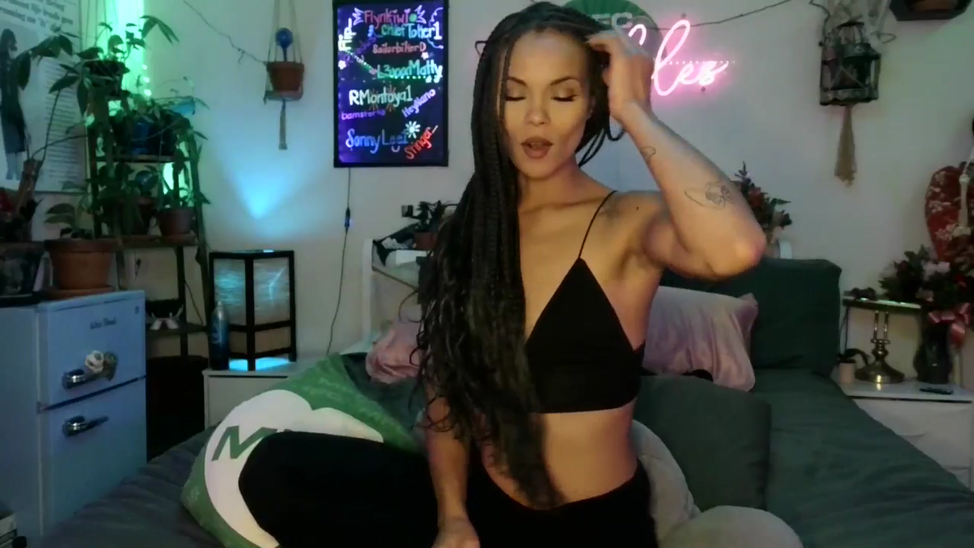 Gallery image thumbnail from SPARKL3S's myfreecams stream on, 10/27/2025, 09:20 image 6 of 20