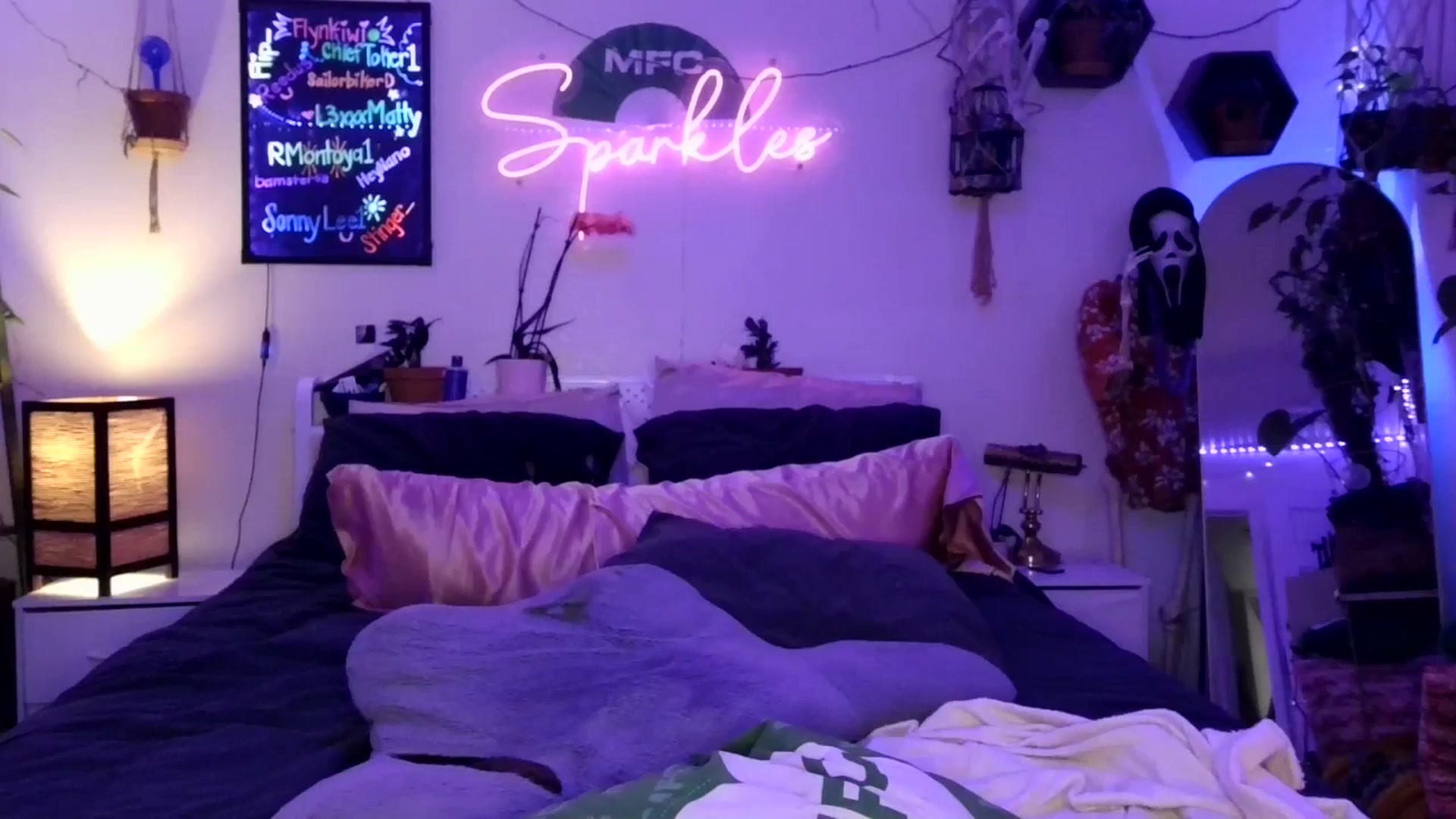 Gallery image thumbnail from SPARKL3S's myfreecams stream on, 10/31/2025, 12:03 image 15 of 20