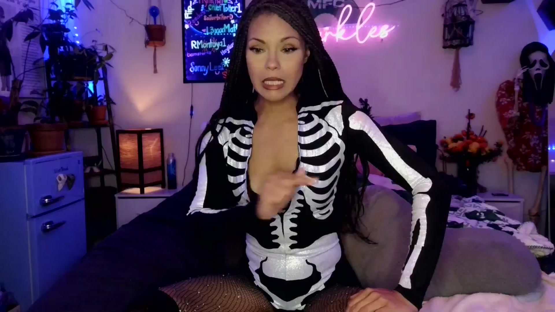 Gallery image thumbnail from SPARKL3S's myfreecams stream on, 11/01/2025, 10:03 image 13 of 20